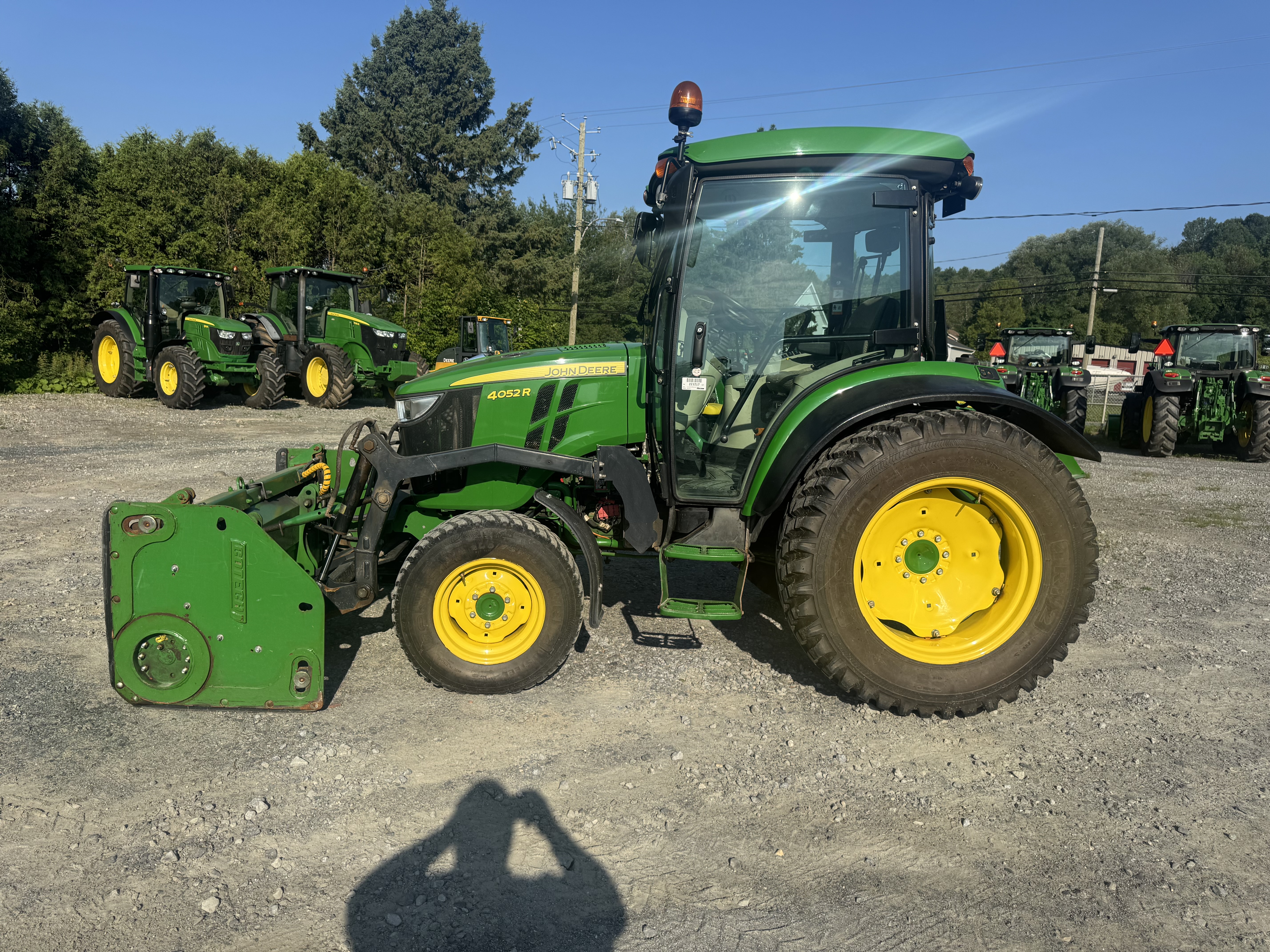 John Deere 4052R GRATTE NOKIAN 