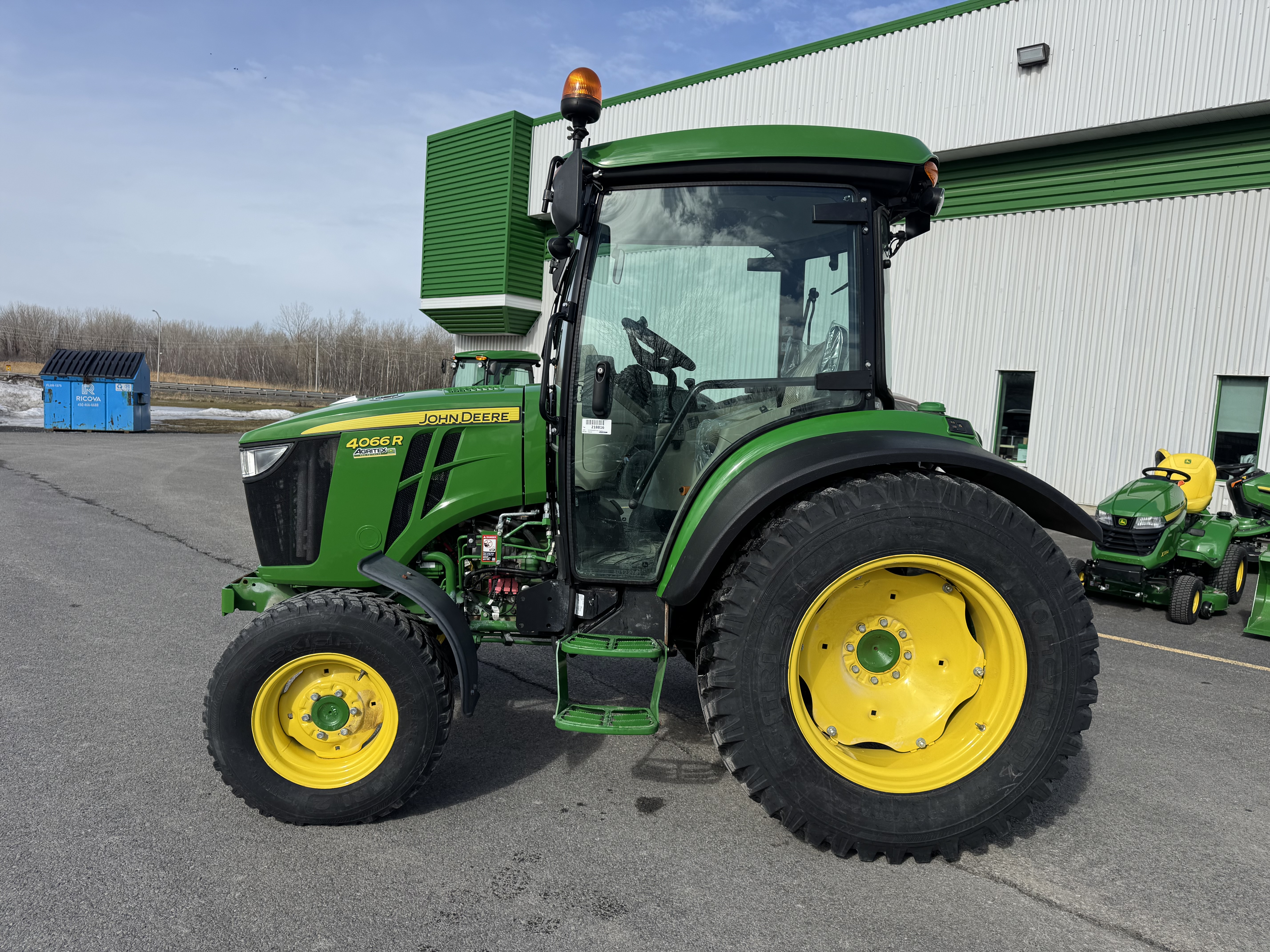 John Deere 4066R NOKIAN 