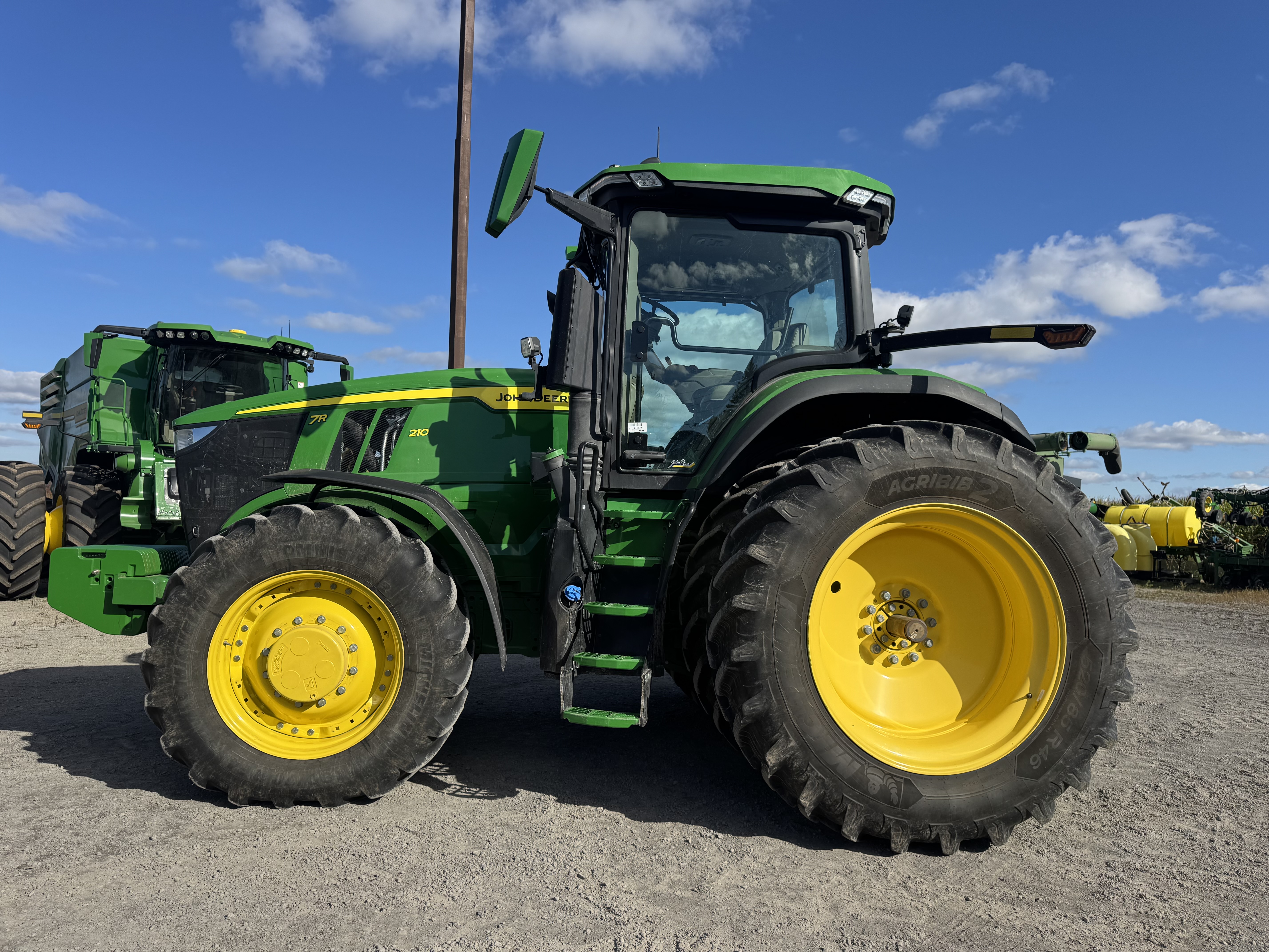 John Deere 7R 210