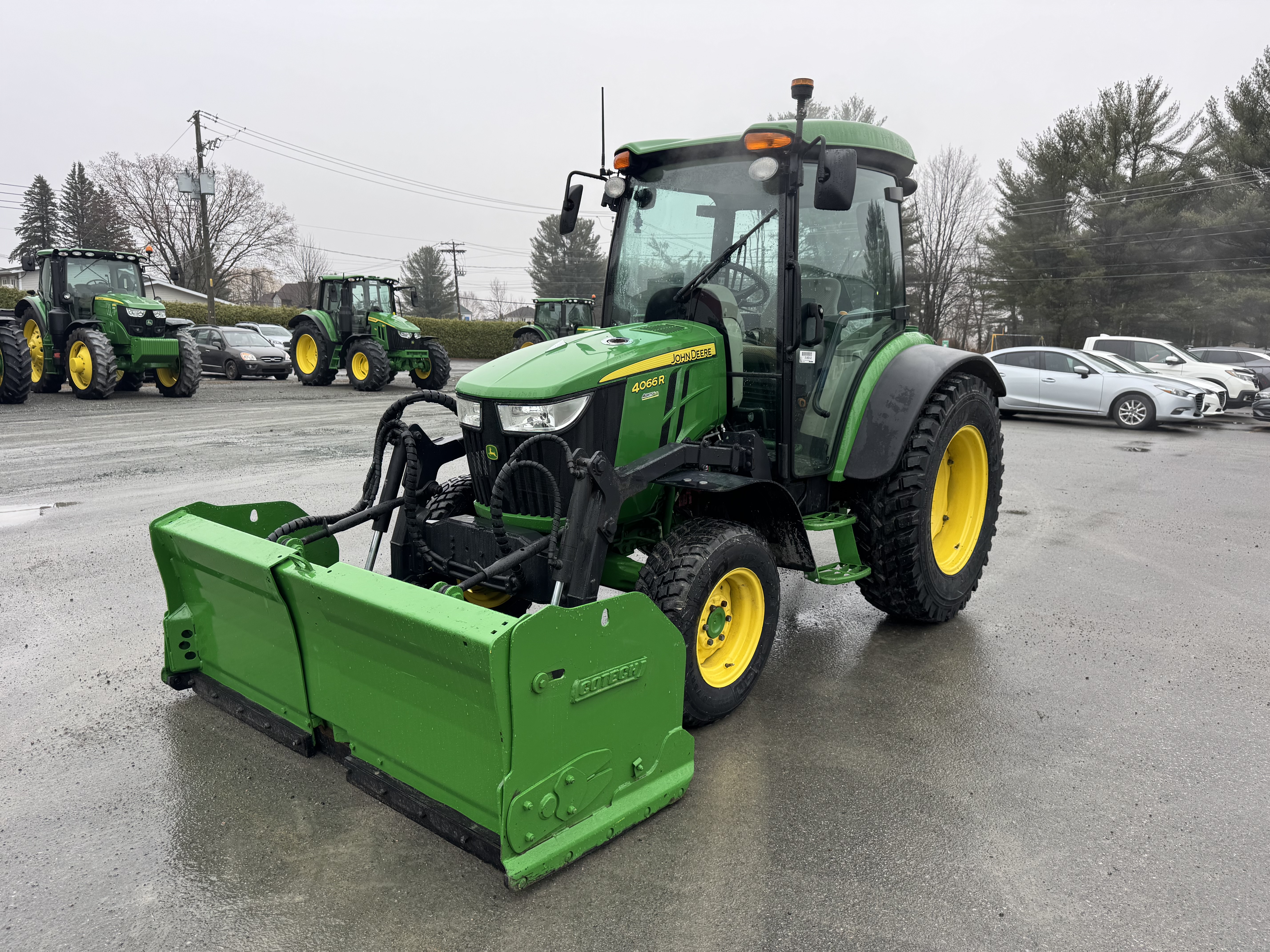 John Deere 4066R GRATTE NOKIAN    