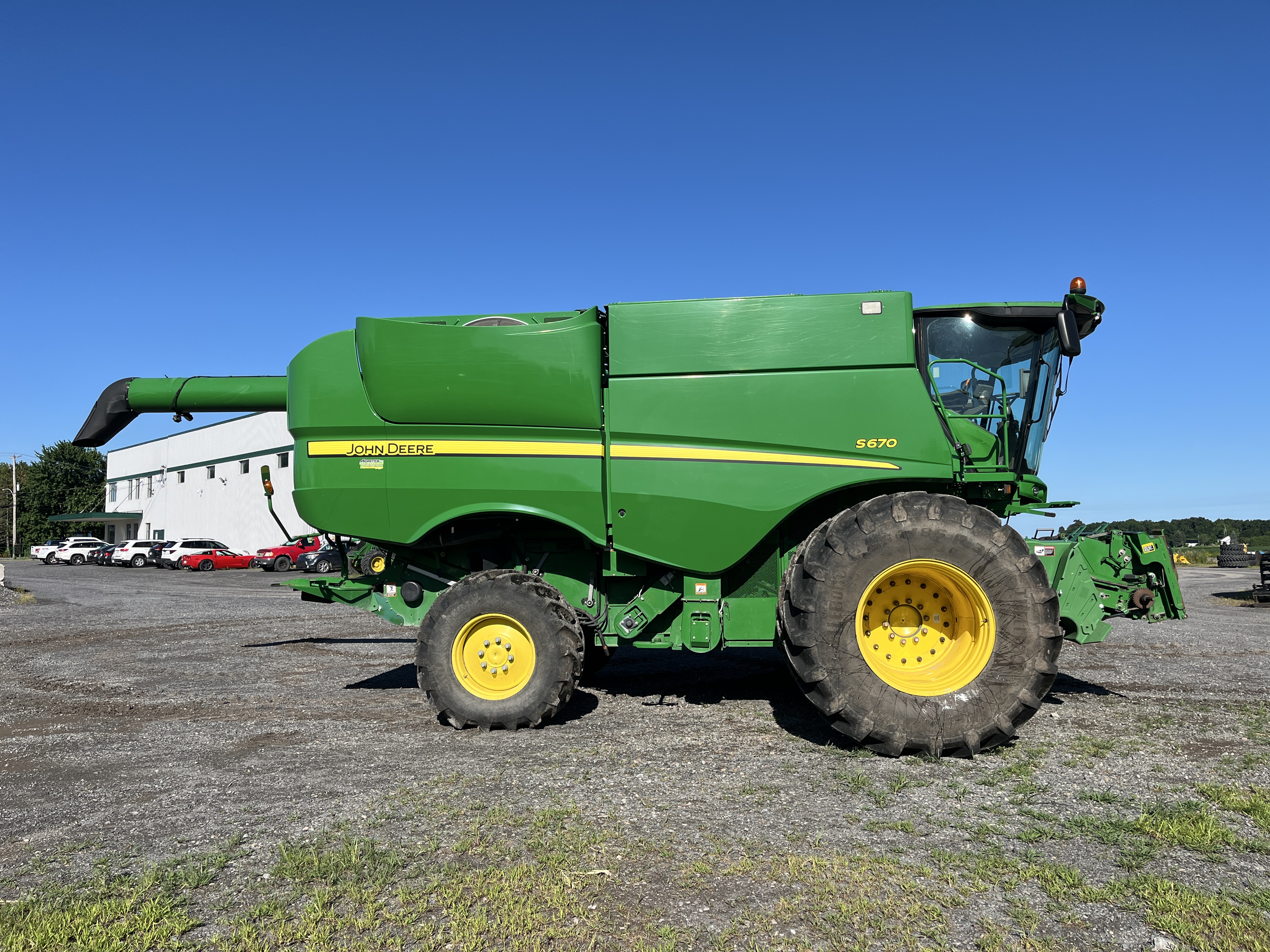John Deere S670