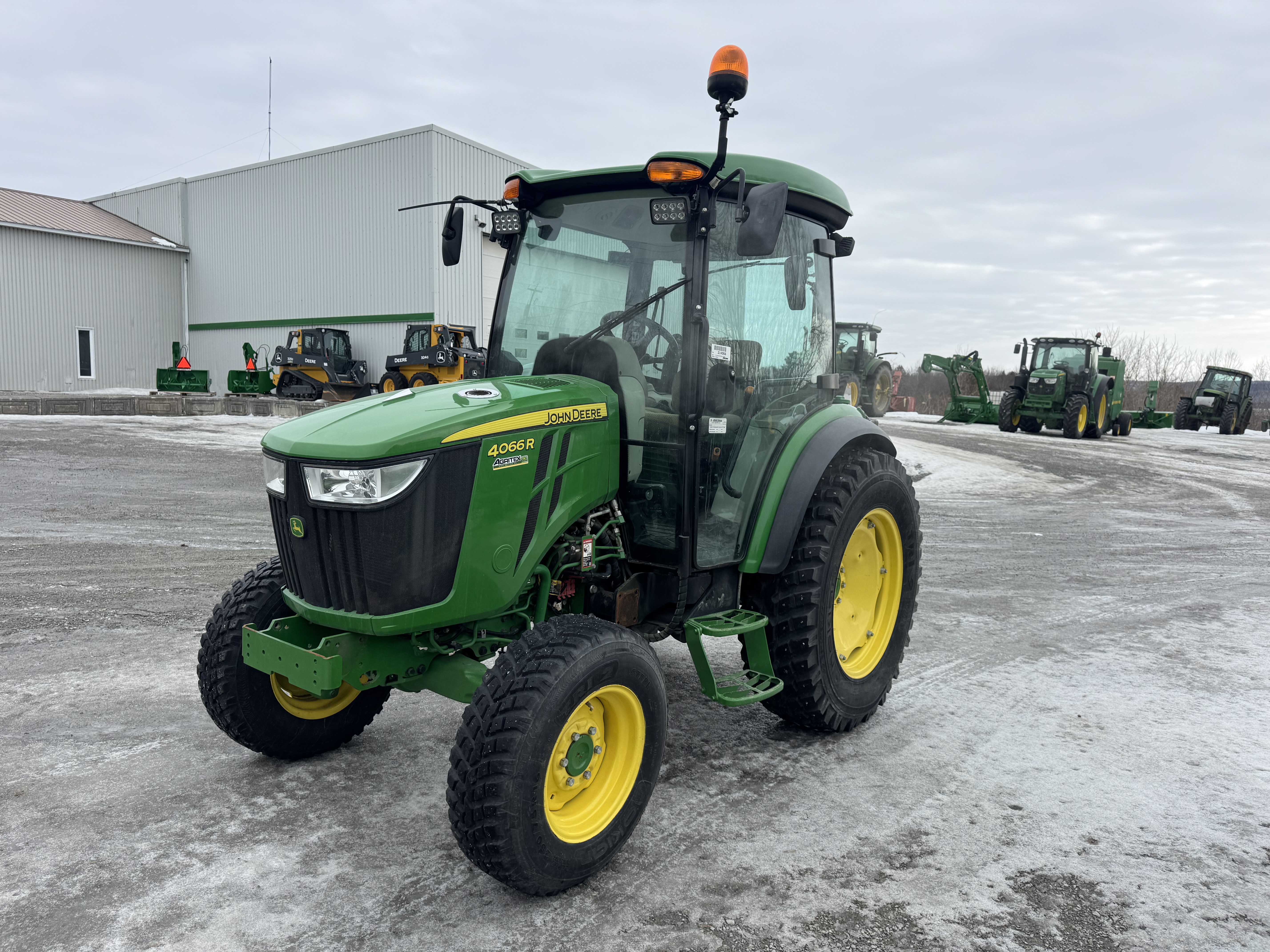 John Deere 4066R NOKIAN 