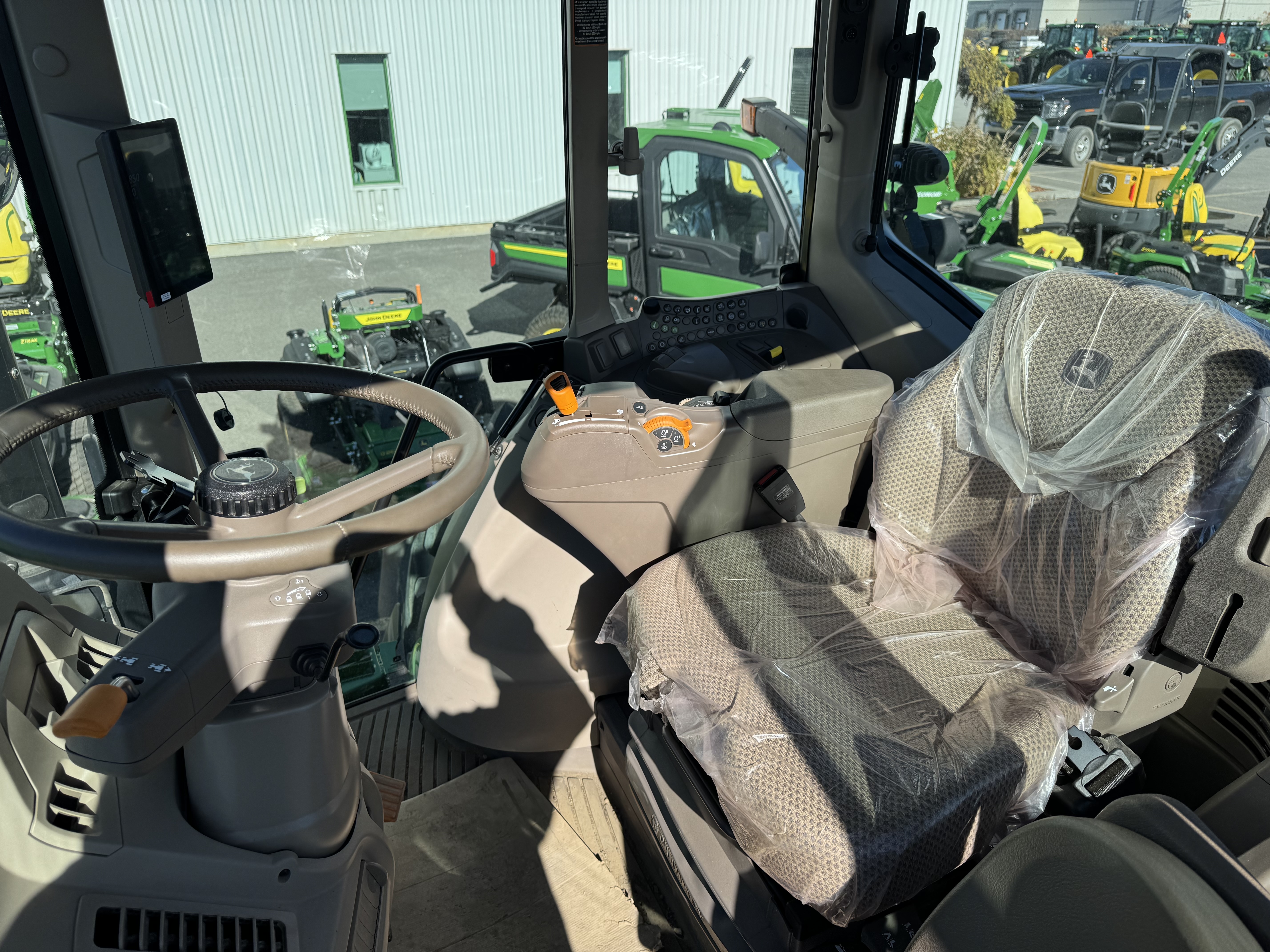 John Deere 6M 200