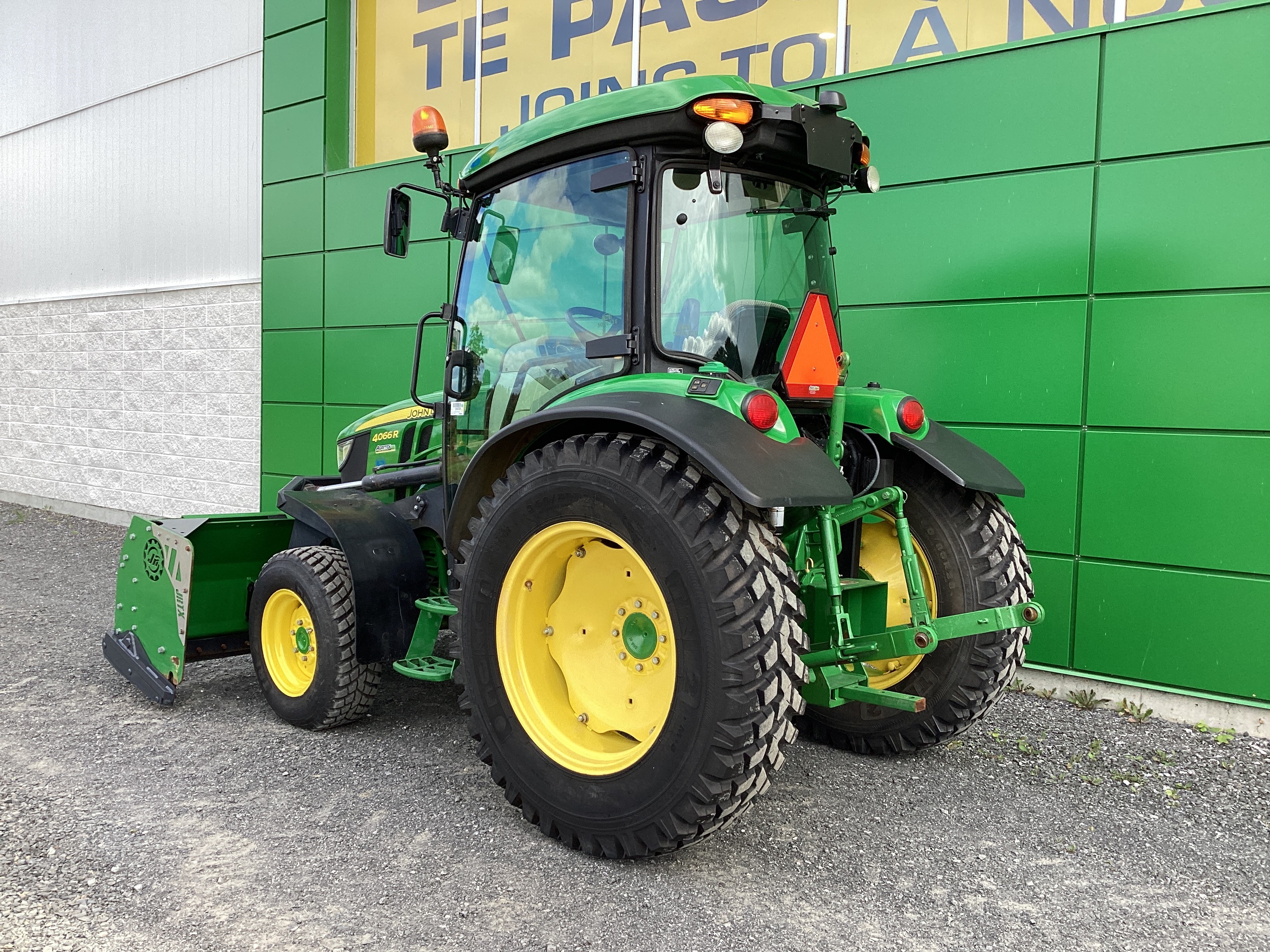 John Deere 4066R GRATTE NOKIAN  