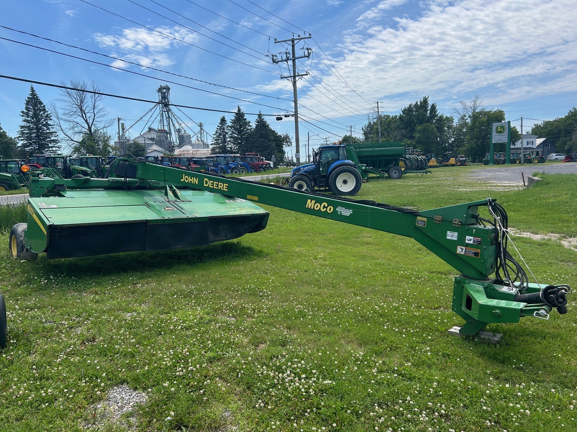 John Deere 946
