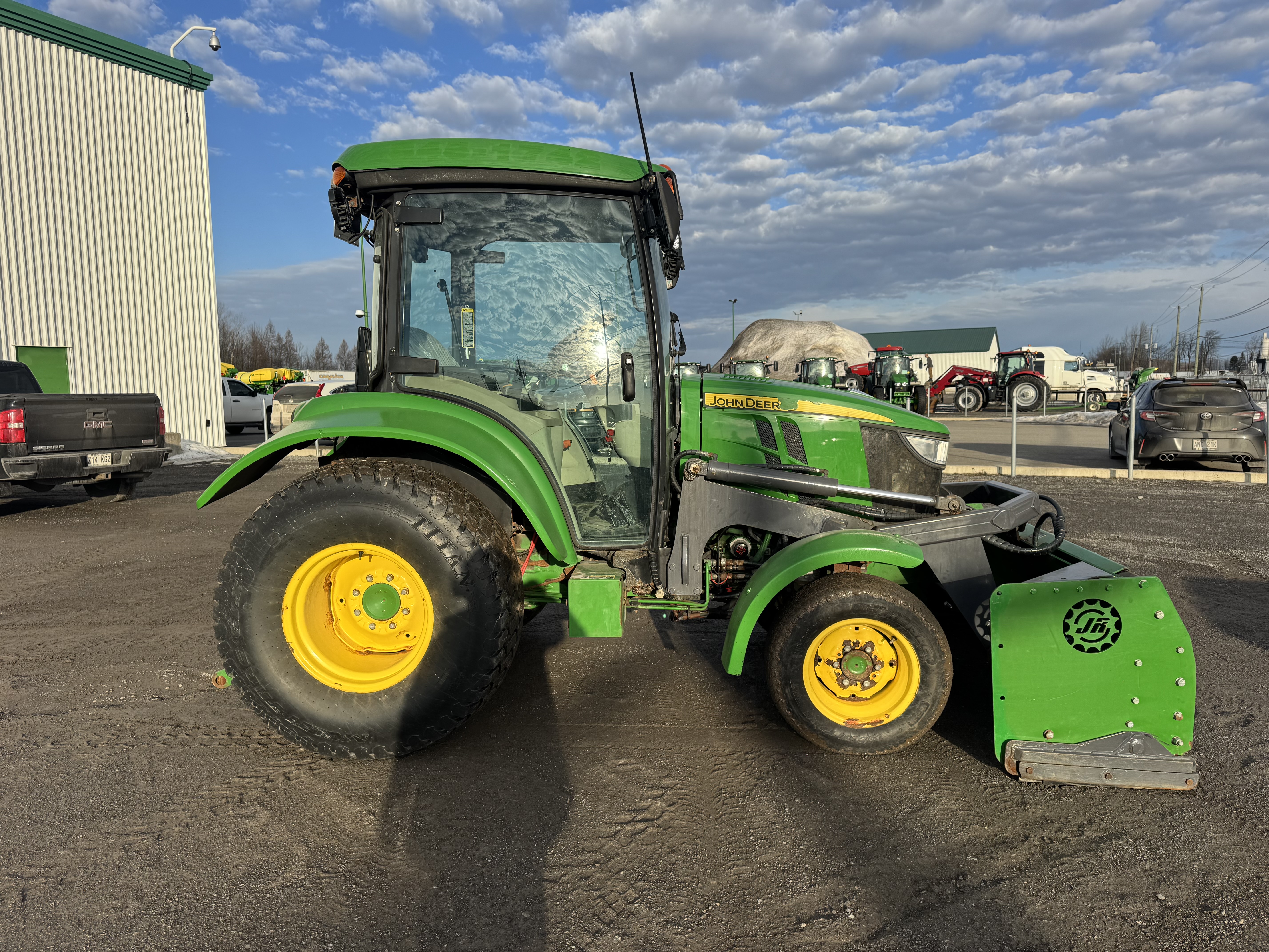 John Deere 4066R GRATTE TURF    