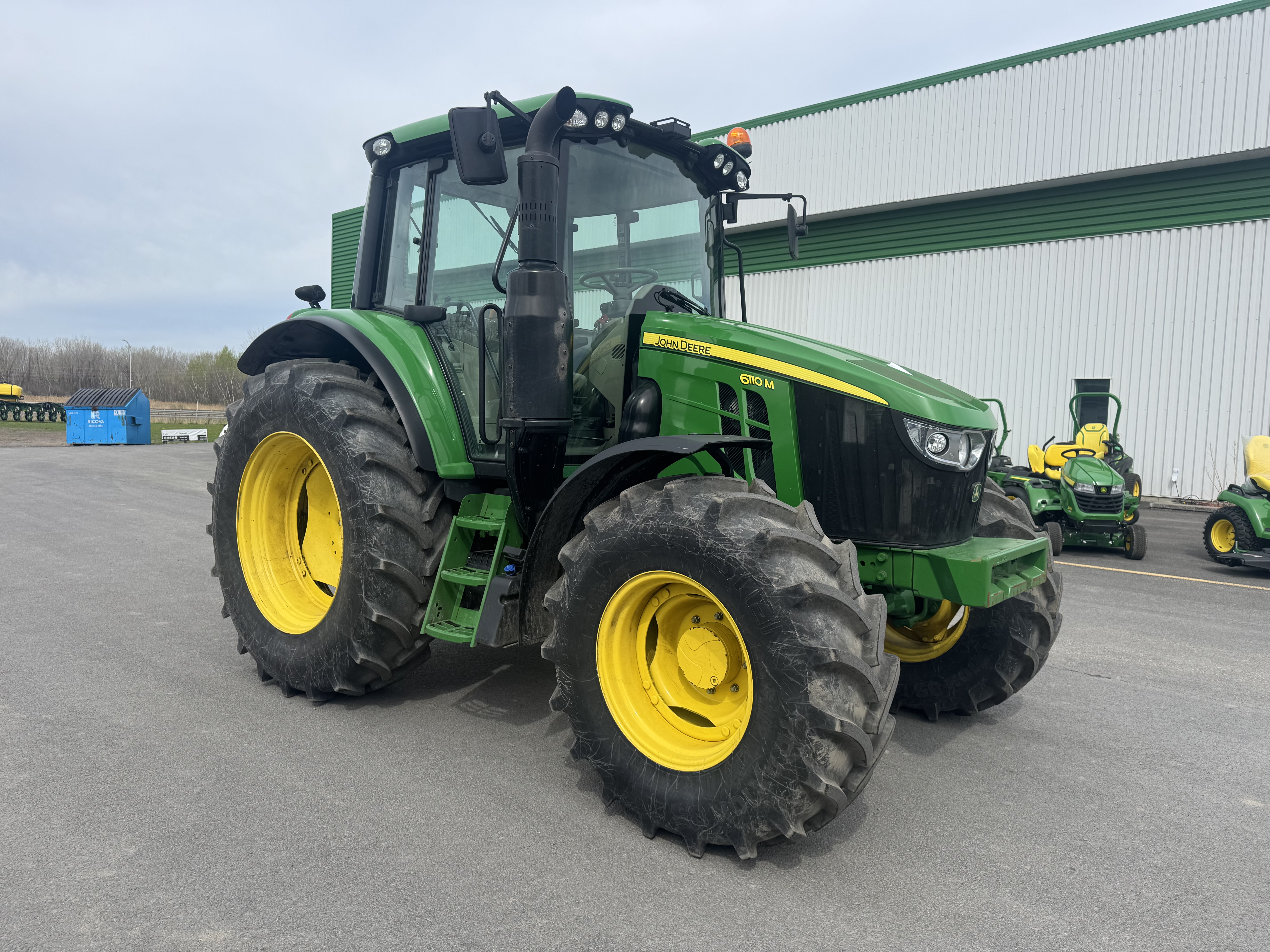 John Deere 6110M    
