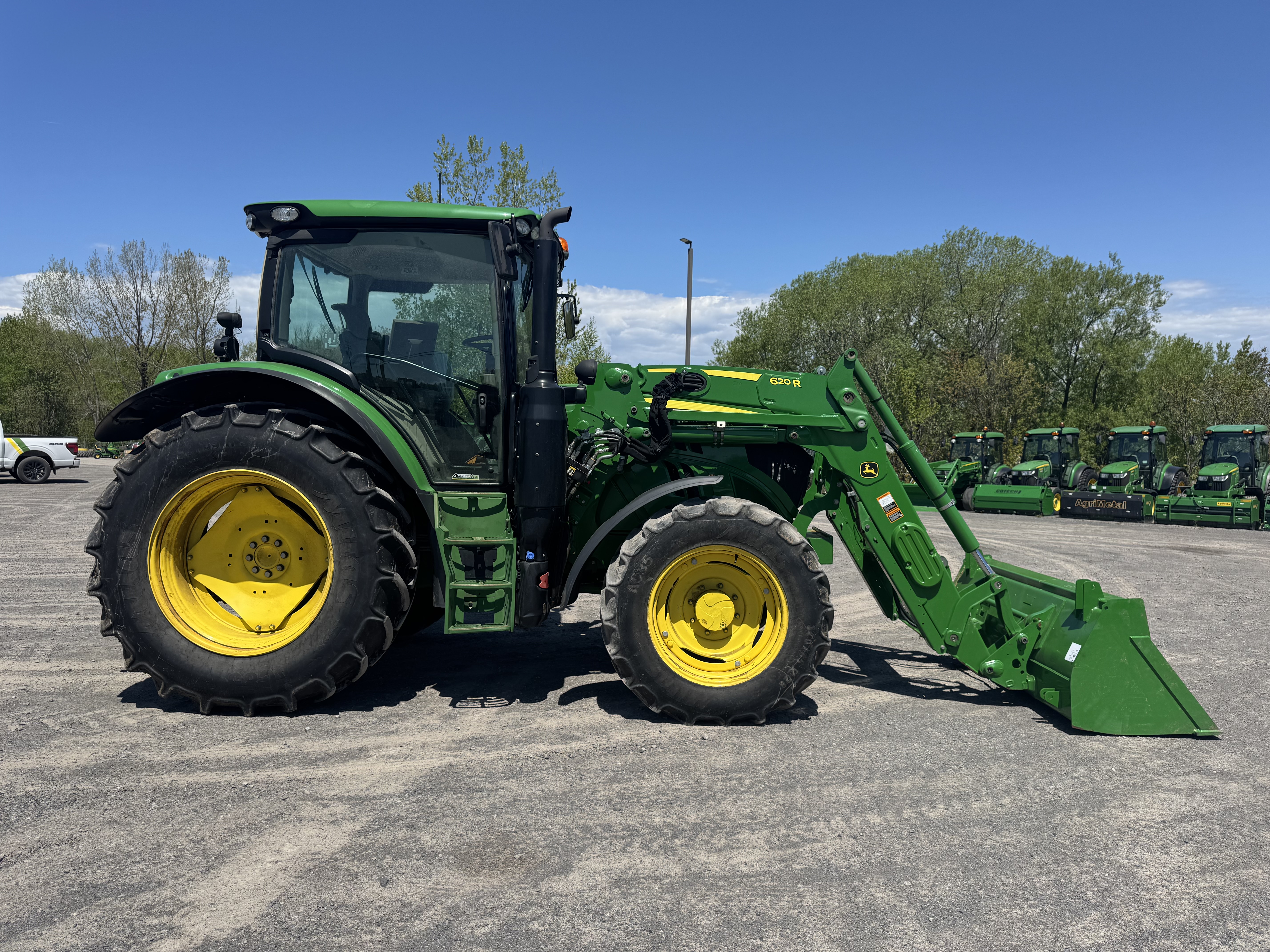 John Deere 6110R  