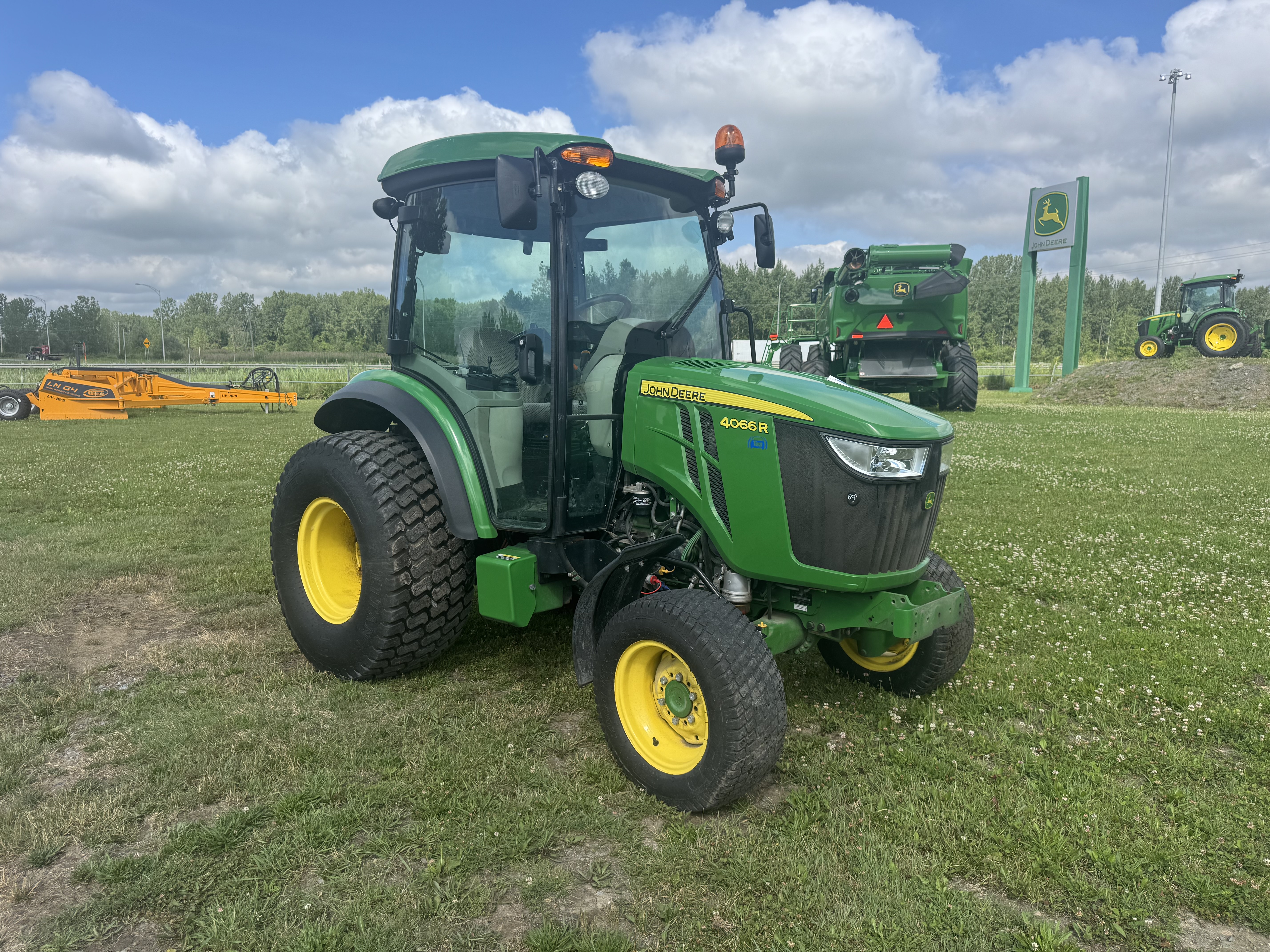 John Deere 4066R TURF    