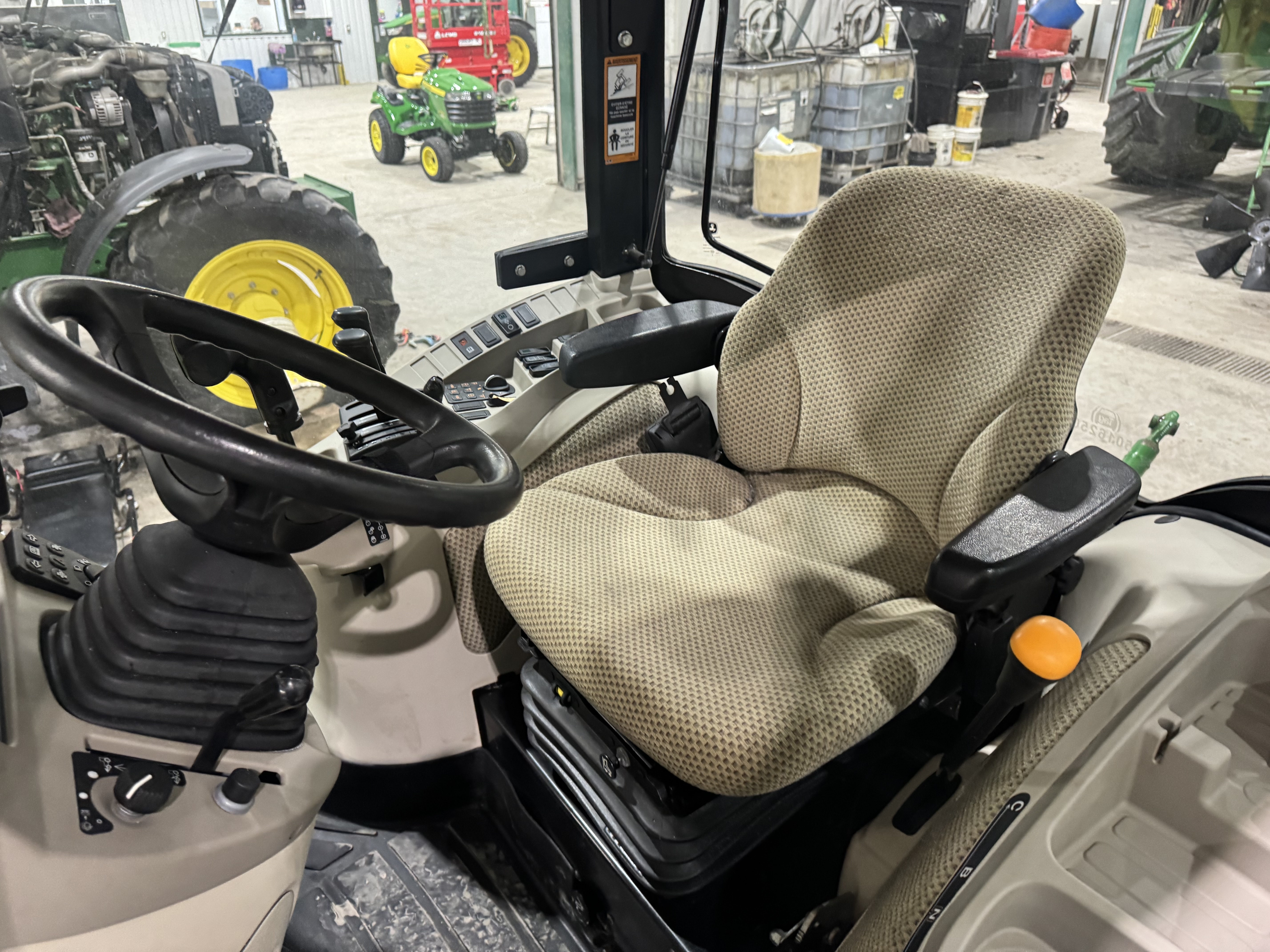 John Deere 4066R NOKIAN 