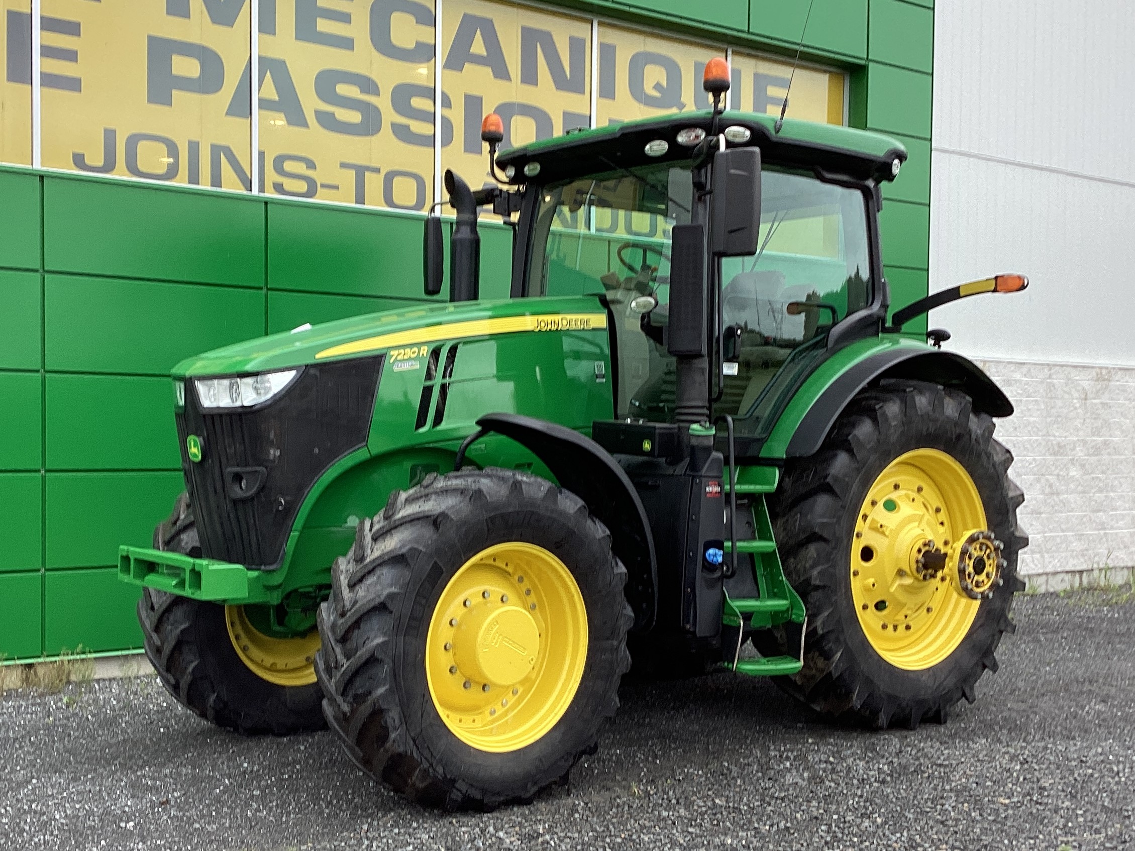 John Deere 7230R