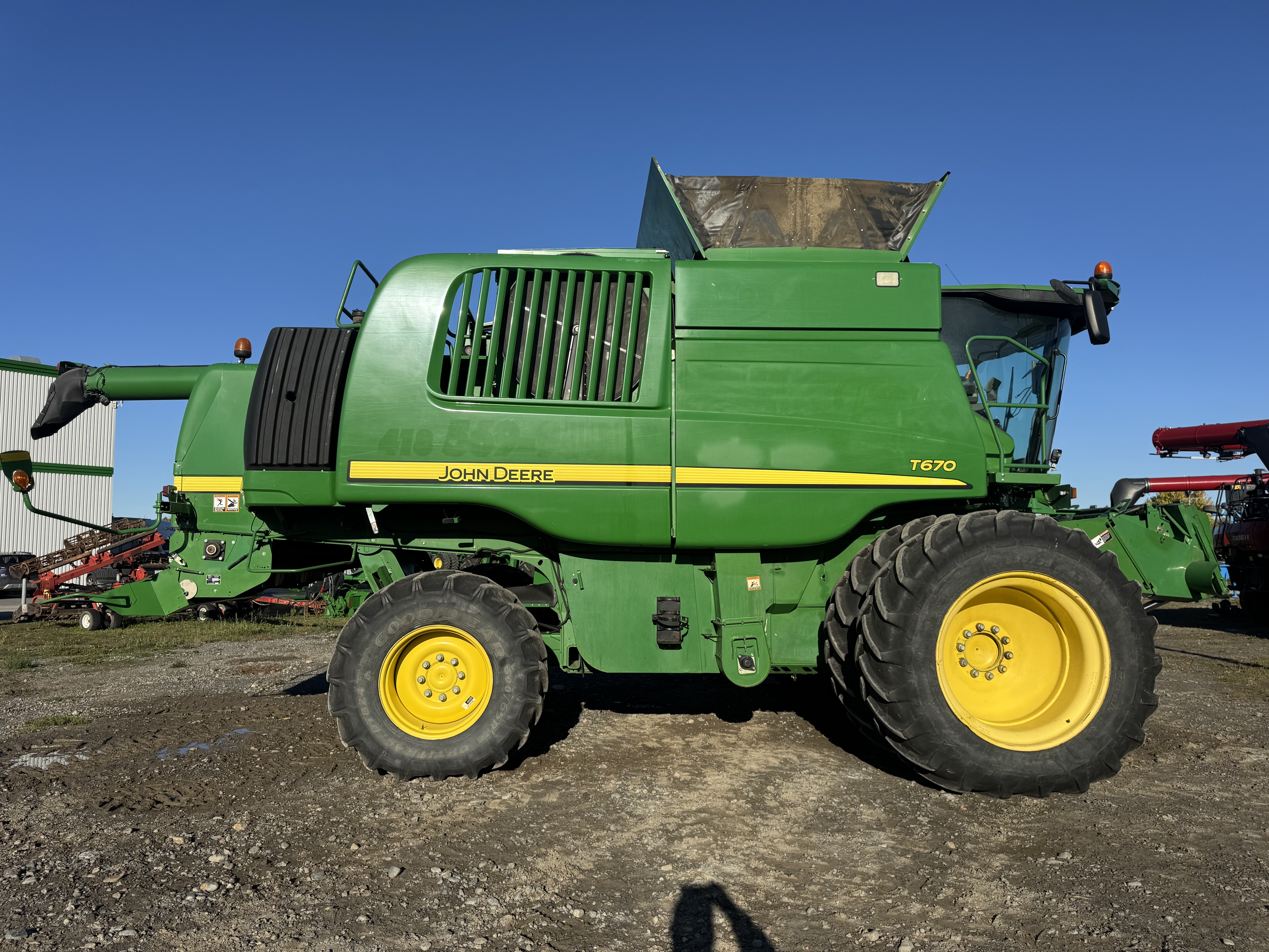 John Deere T670