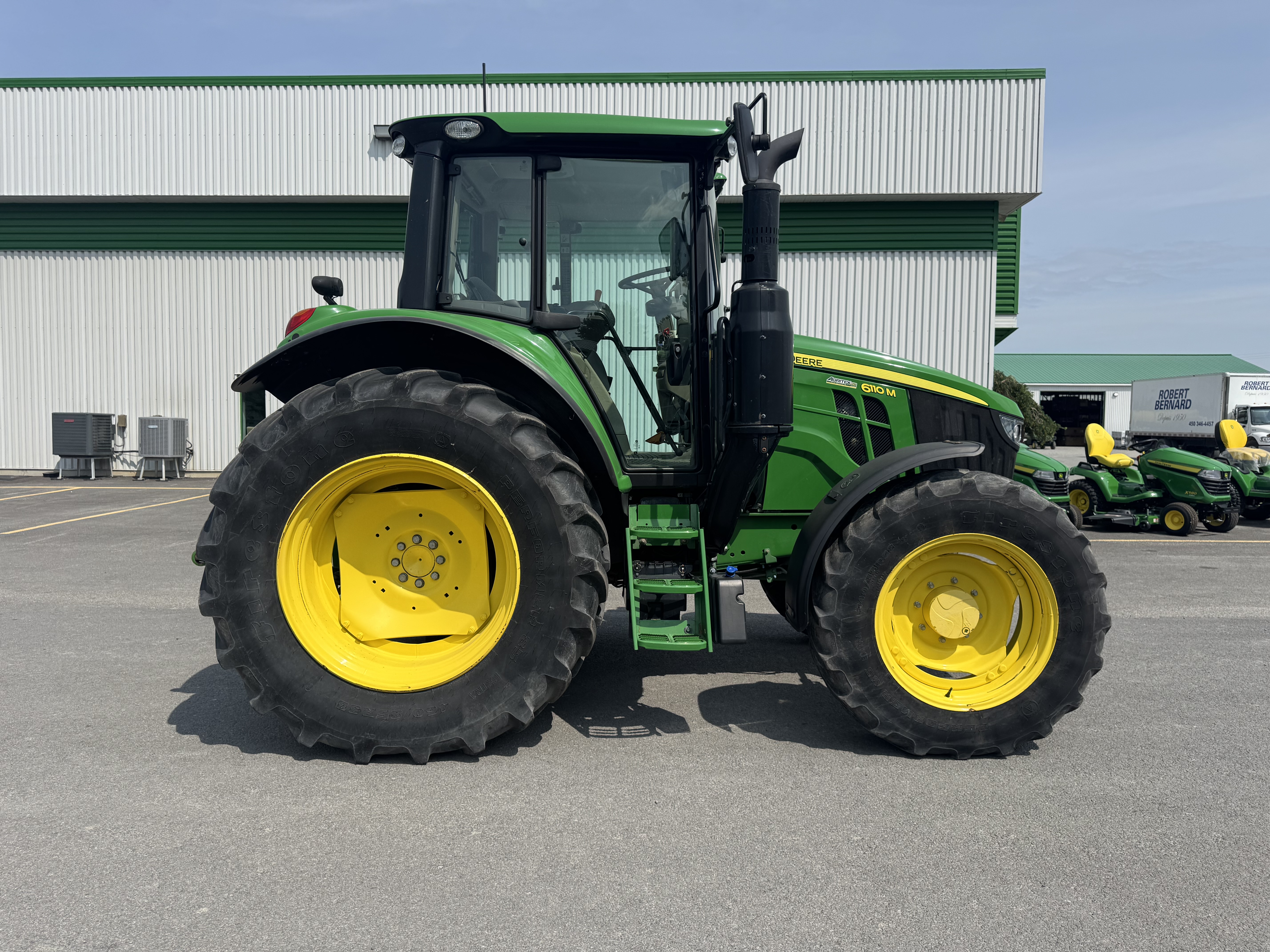 John Deere 6110M