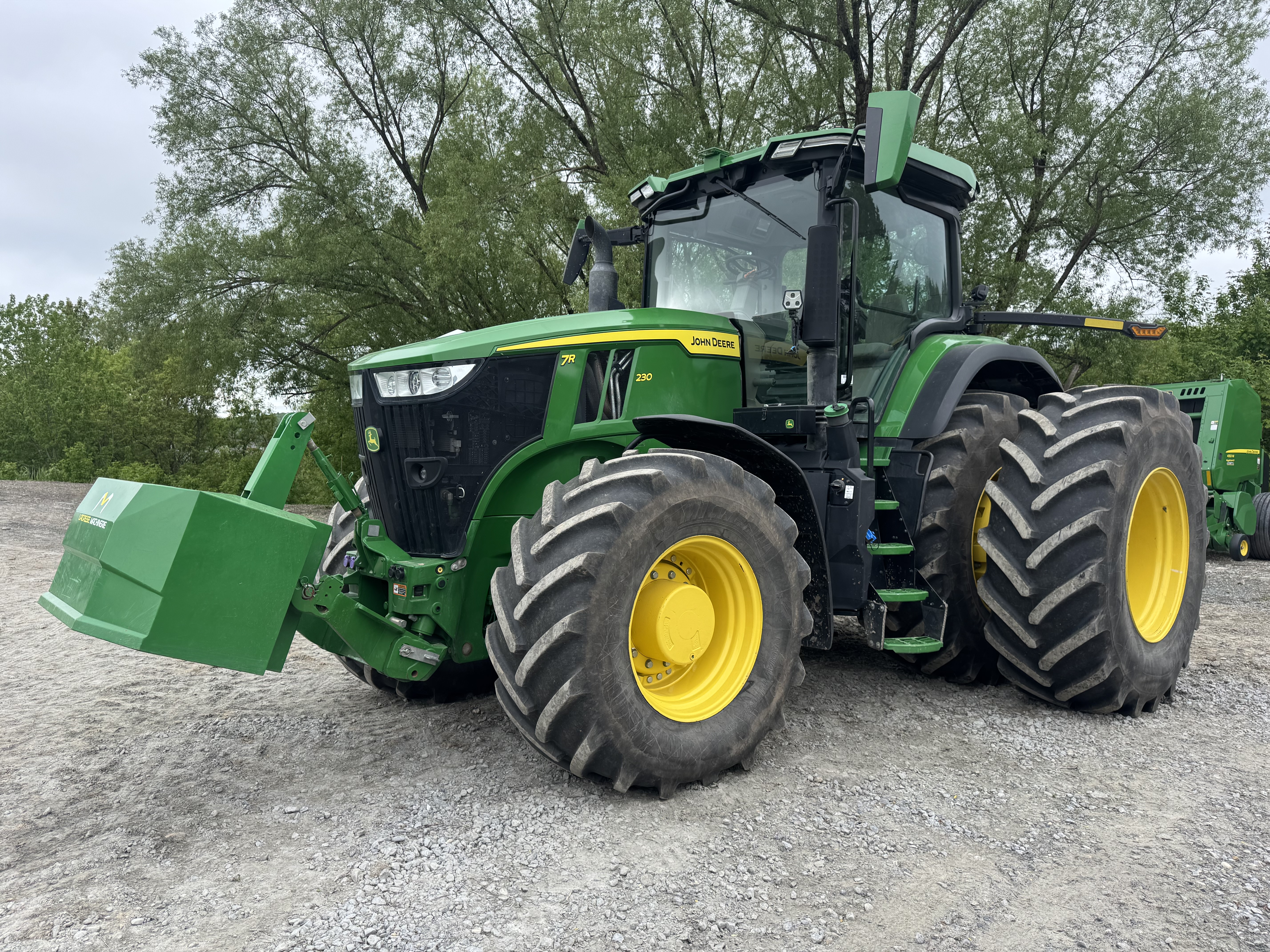 John Deere 7R 230 FRT HTCH PTO