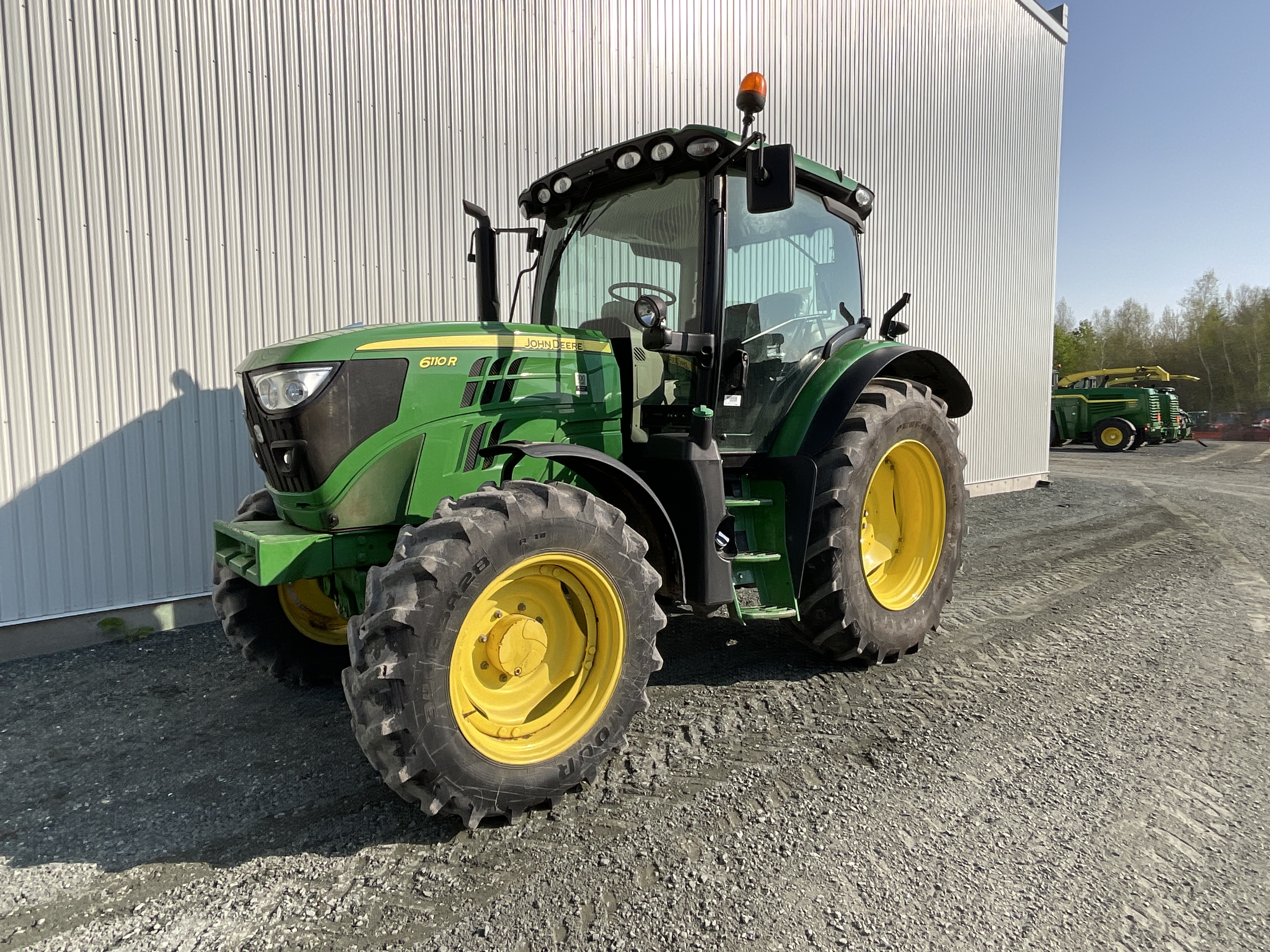 John Deere 6110R 