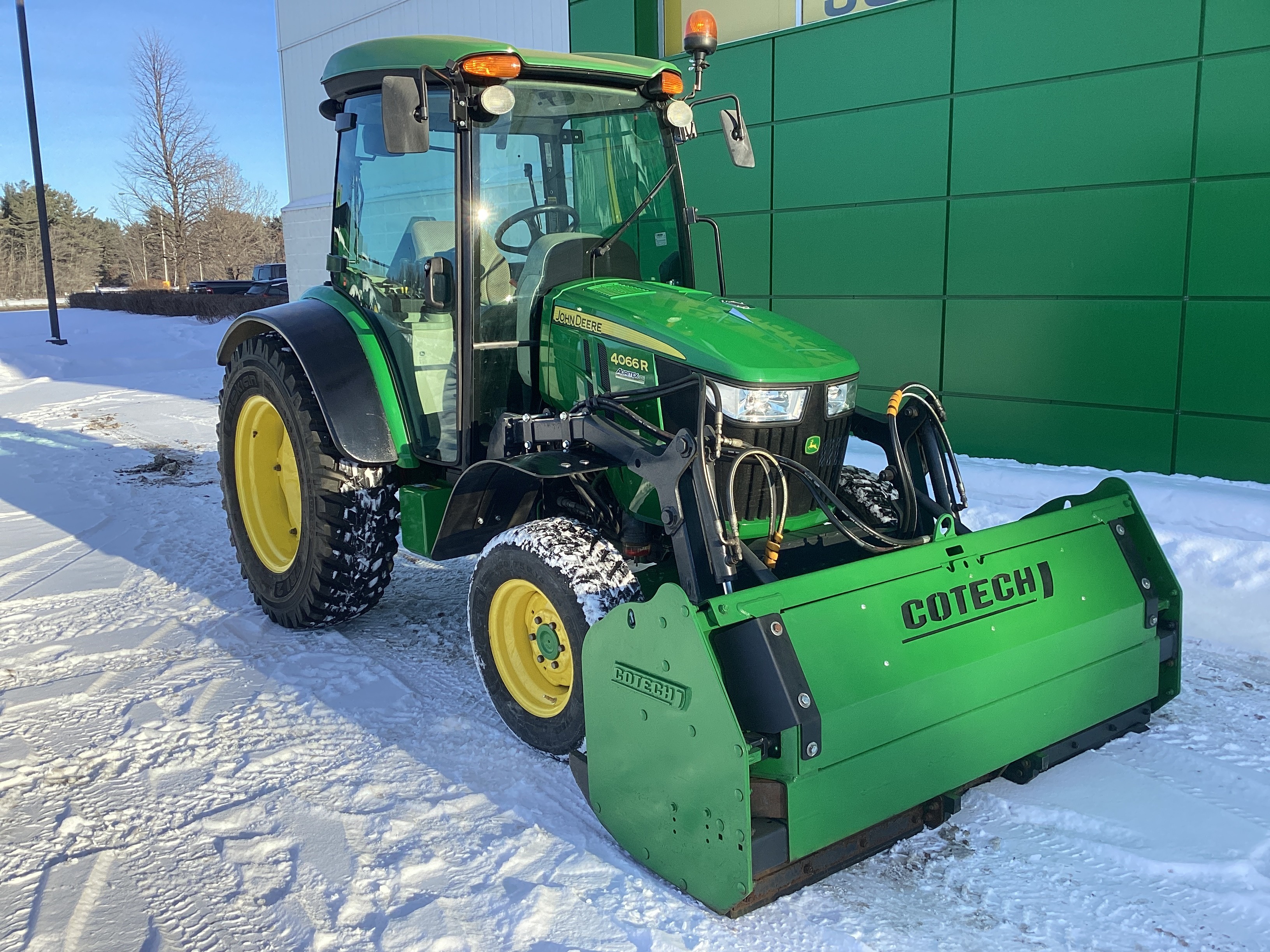 John Deere 4066R GRATTE NOKIAN    
