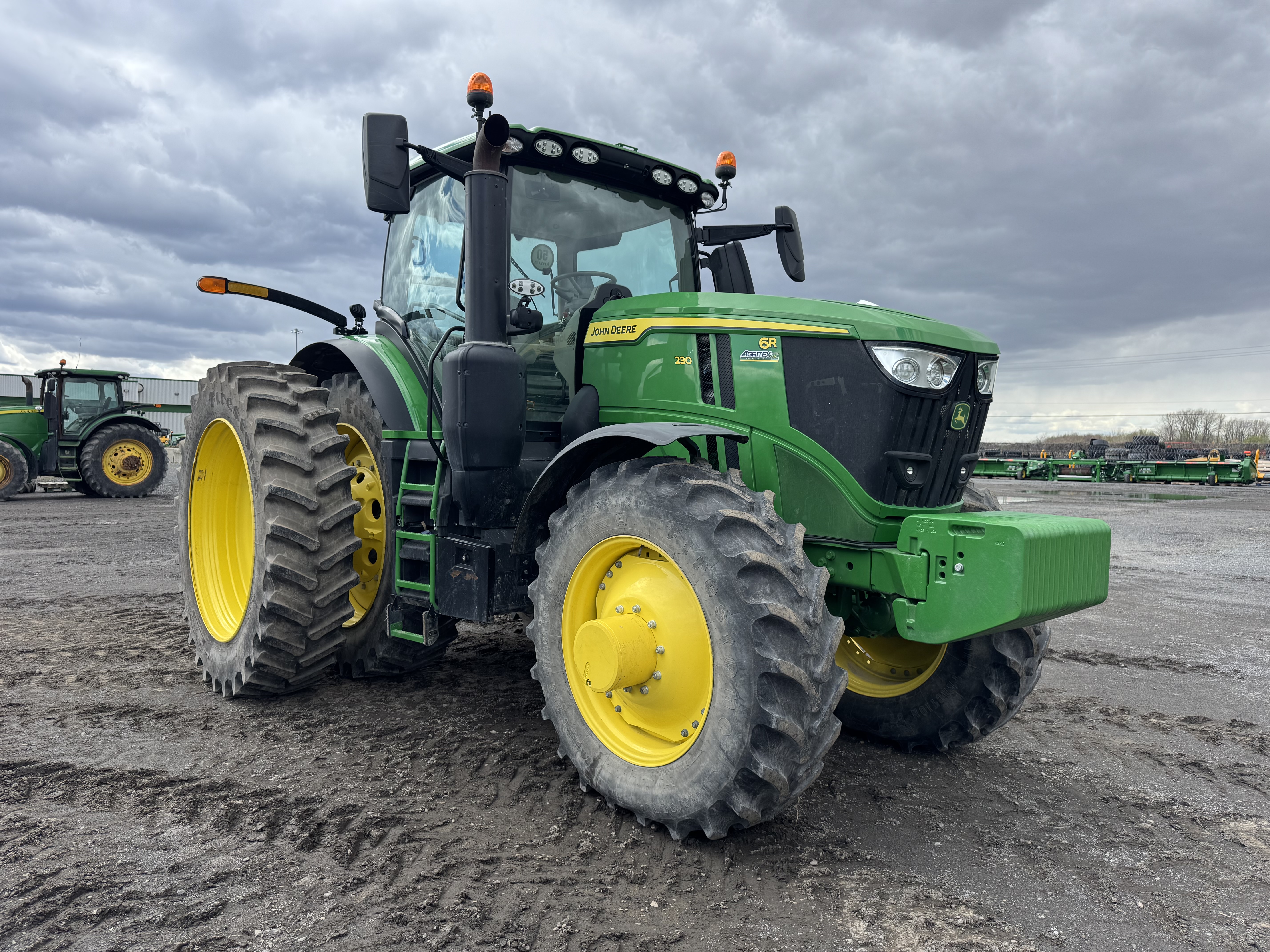 John Deere 6R 230