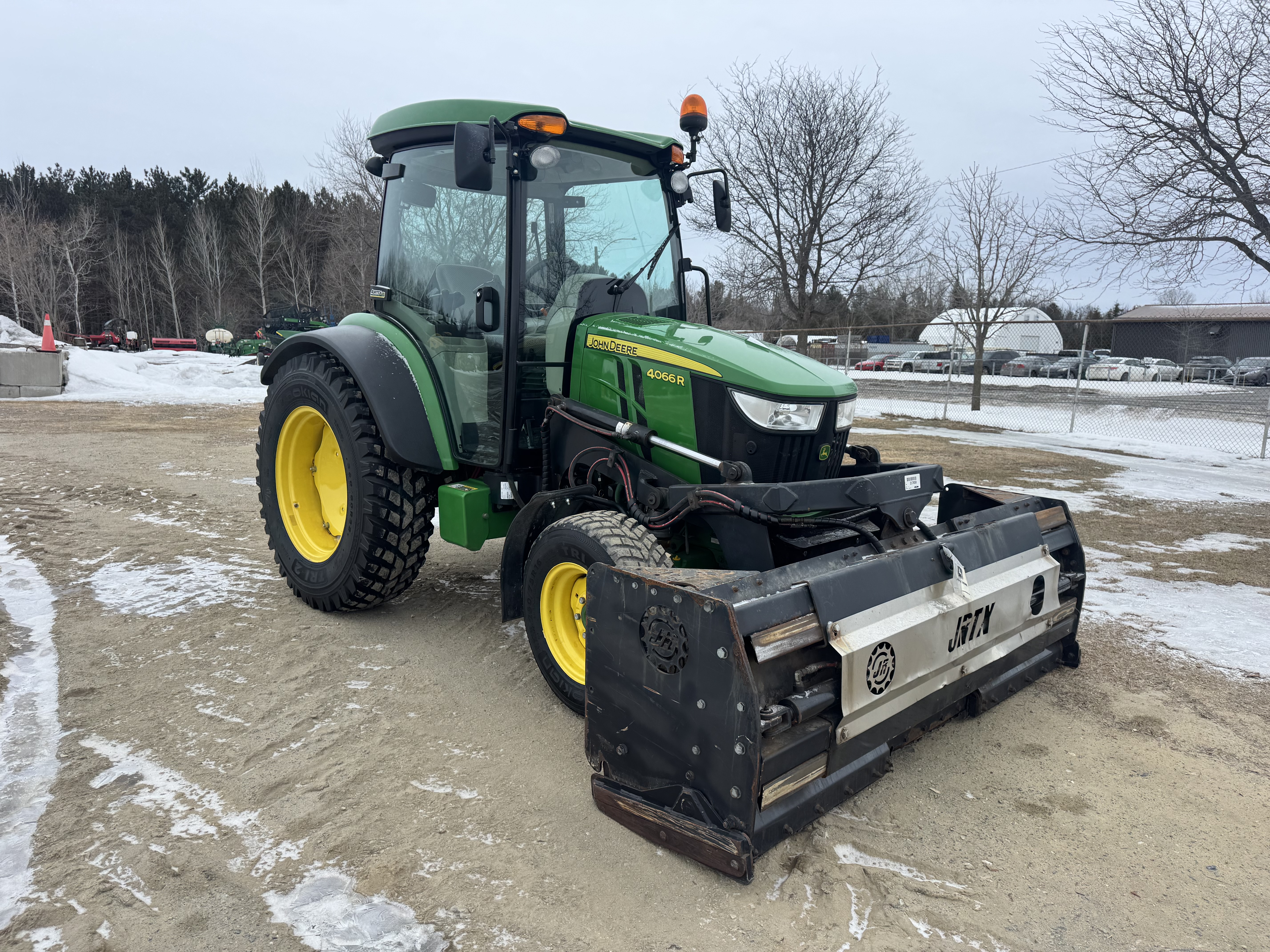 John Deere 4066R NOKIAN GRATTE