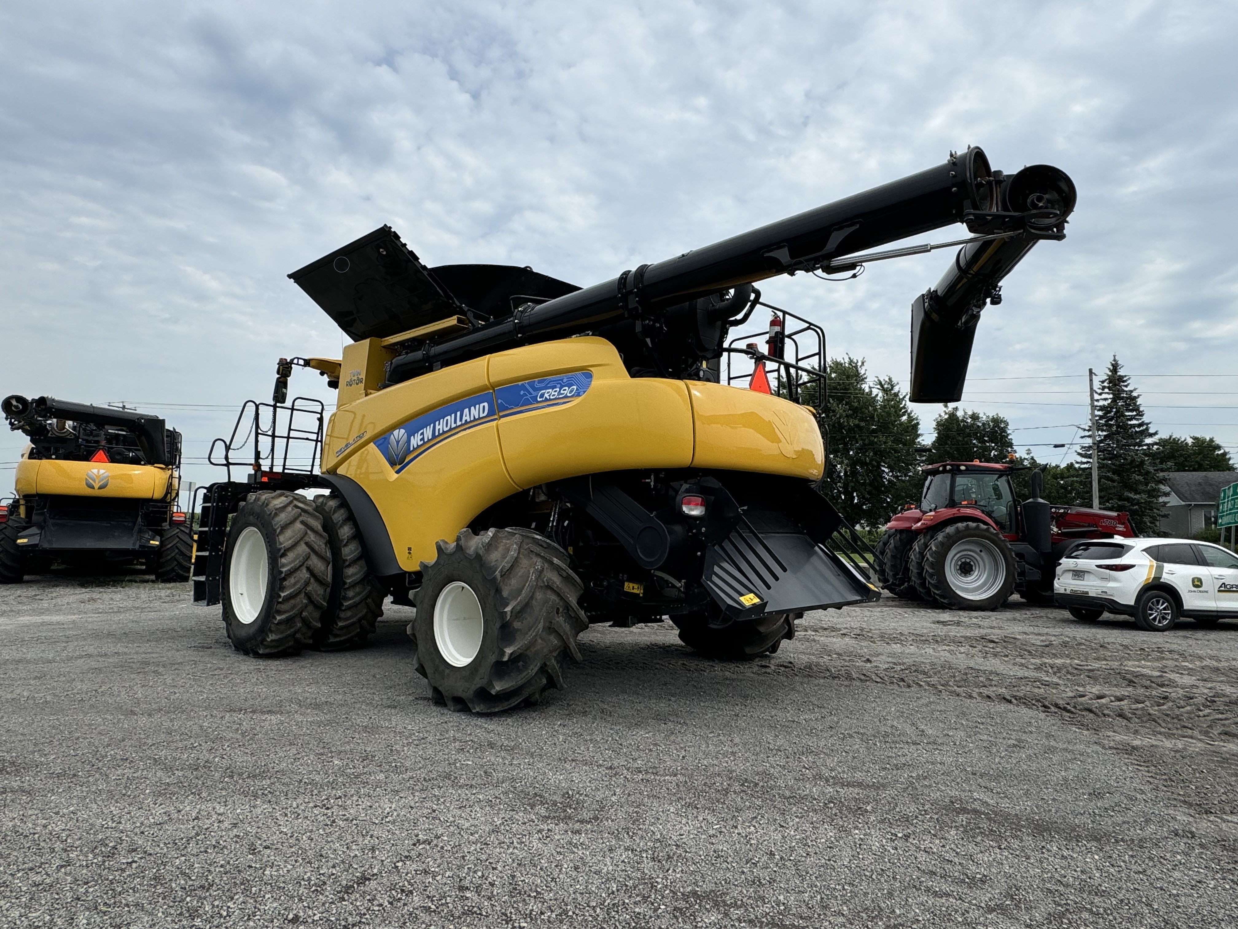 New Holland CR8.90