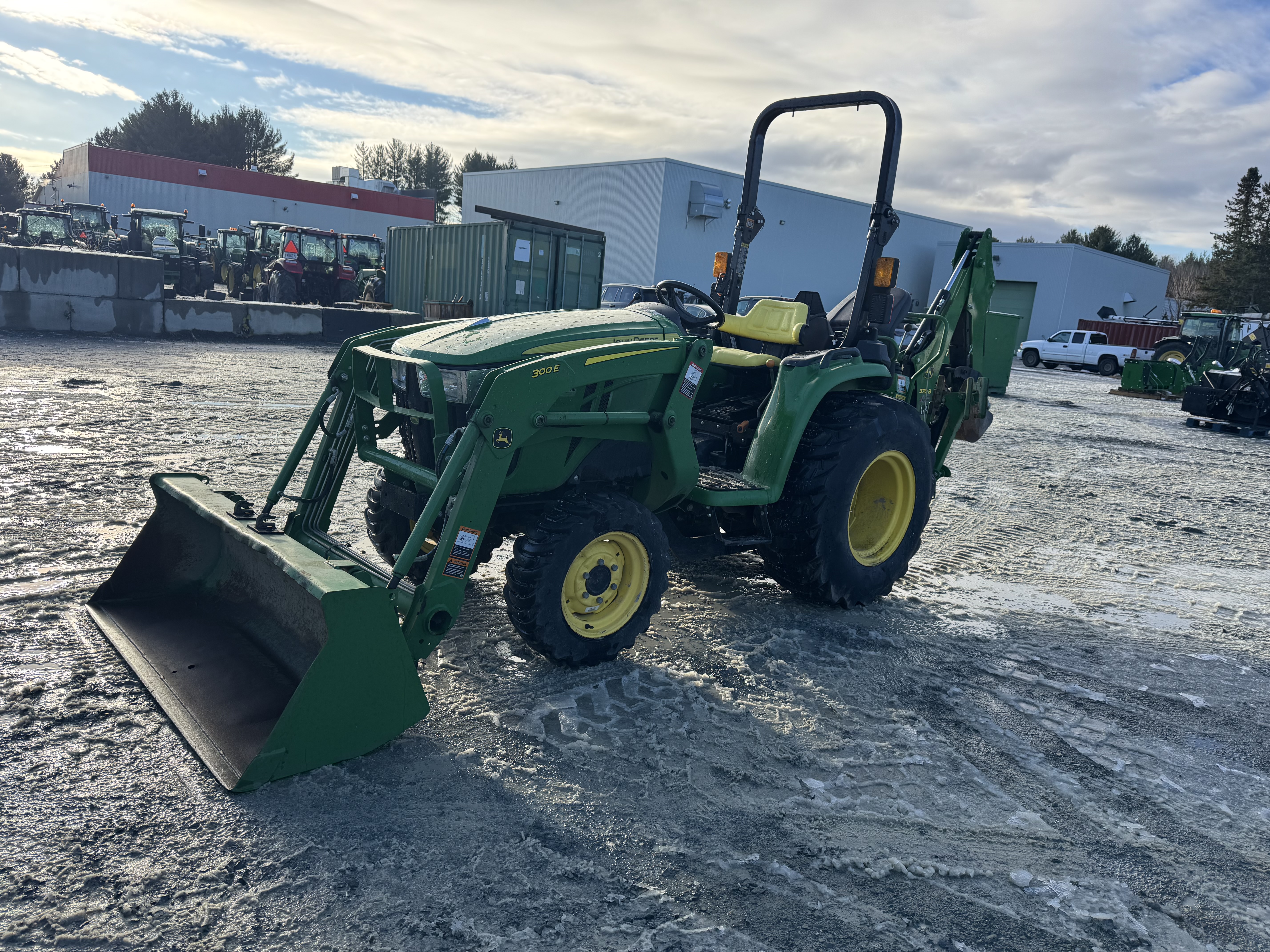 John Deere 3025E TLB