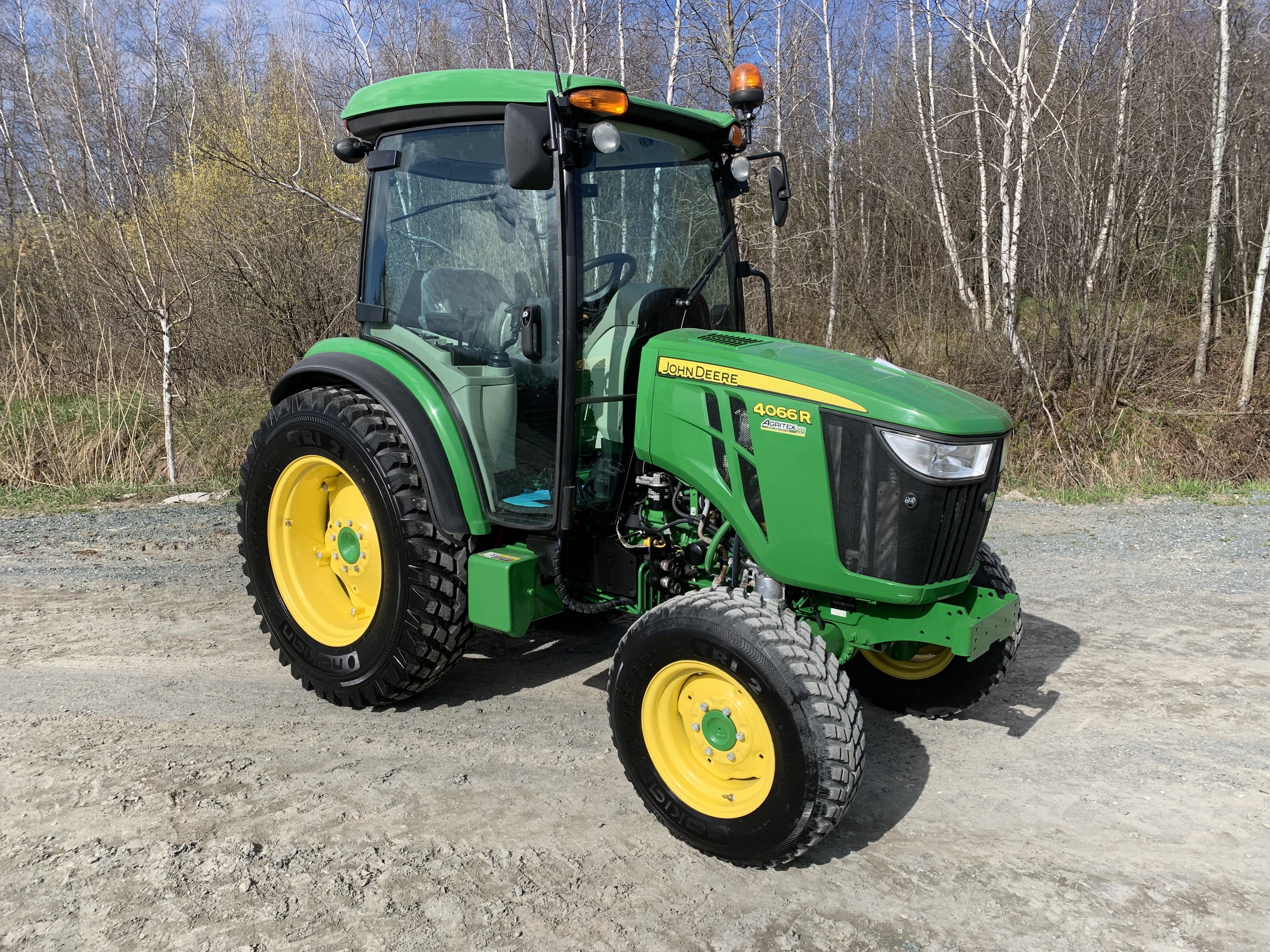 John Deere 4066R NOKIAN 