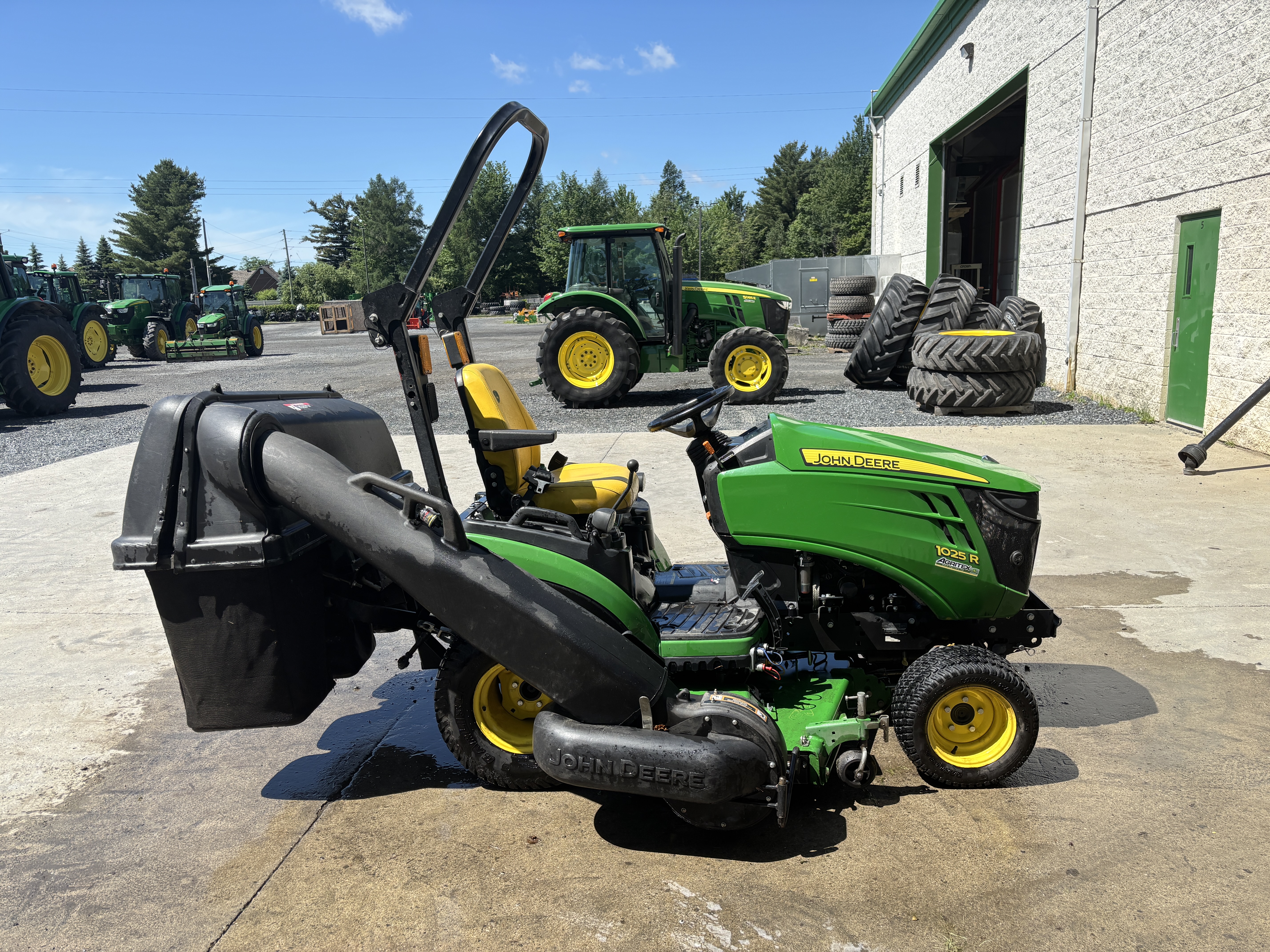 John Deere 1025R