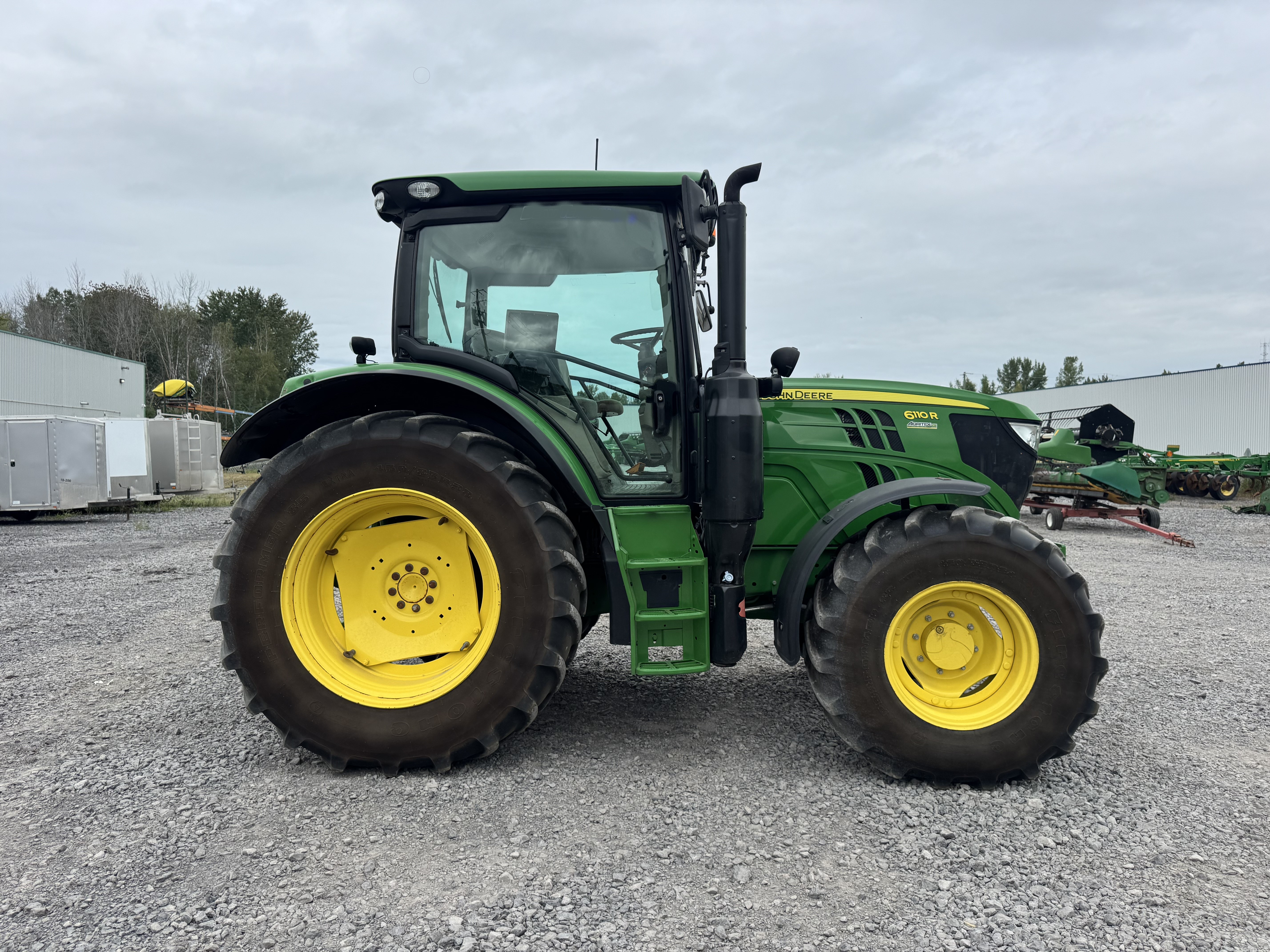 John Deere 6110R 