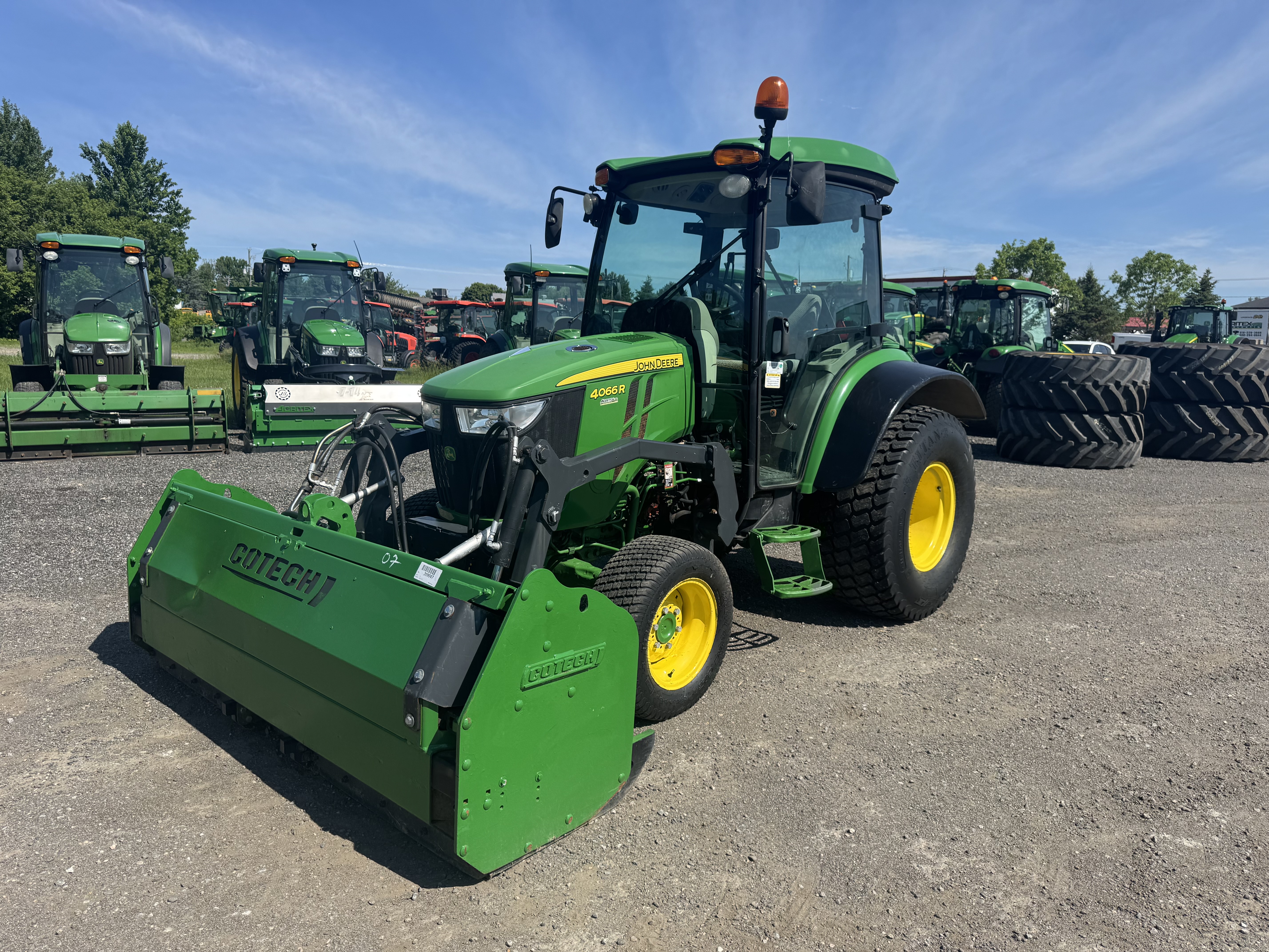 John Deere 4066R GRATTE TURF   