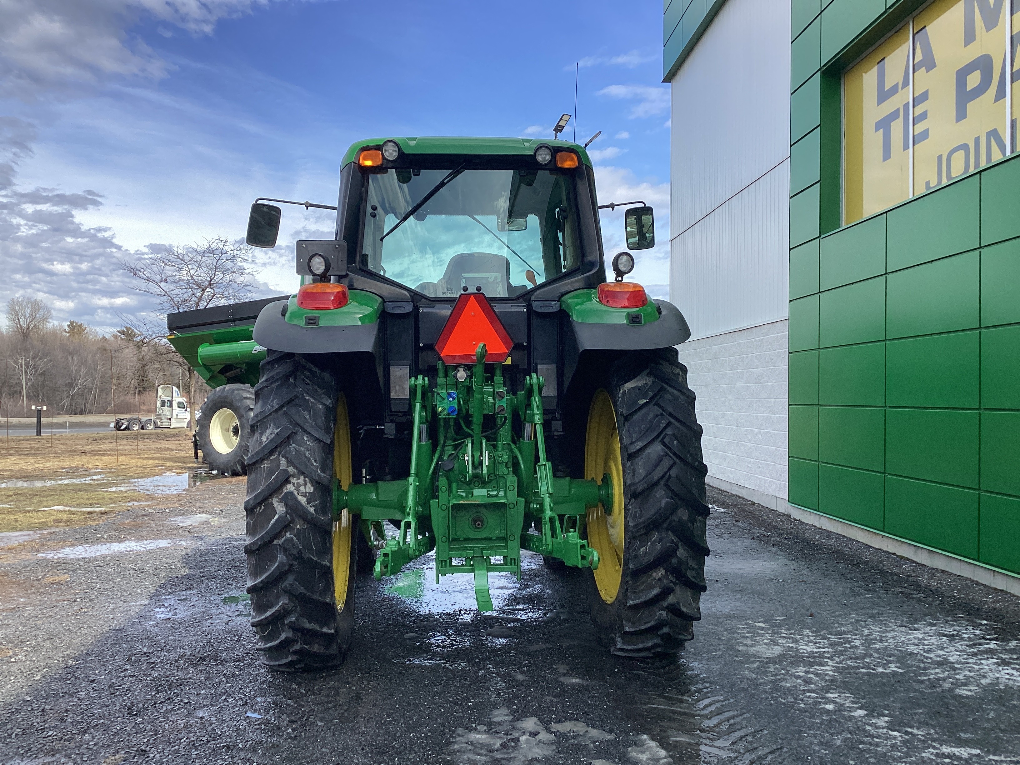 John Deere 6110M
