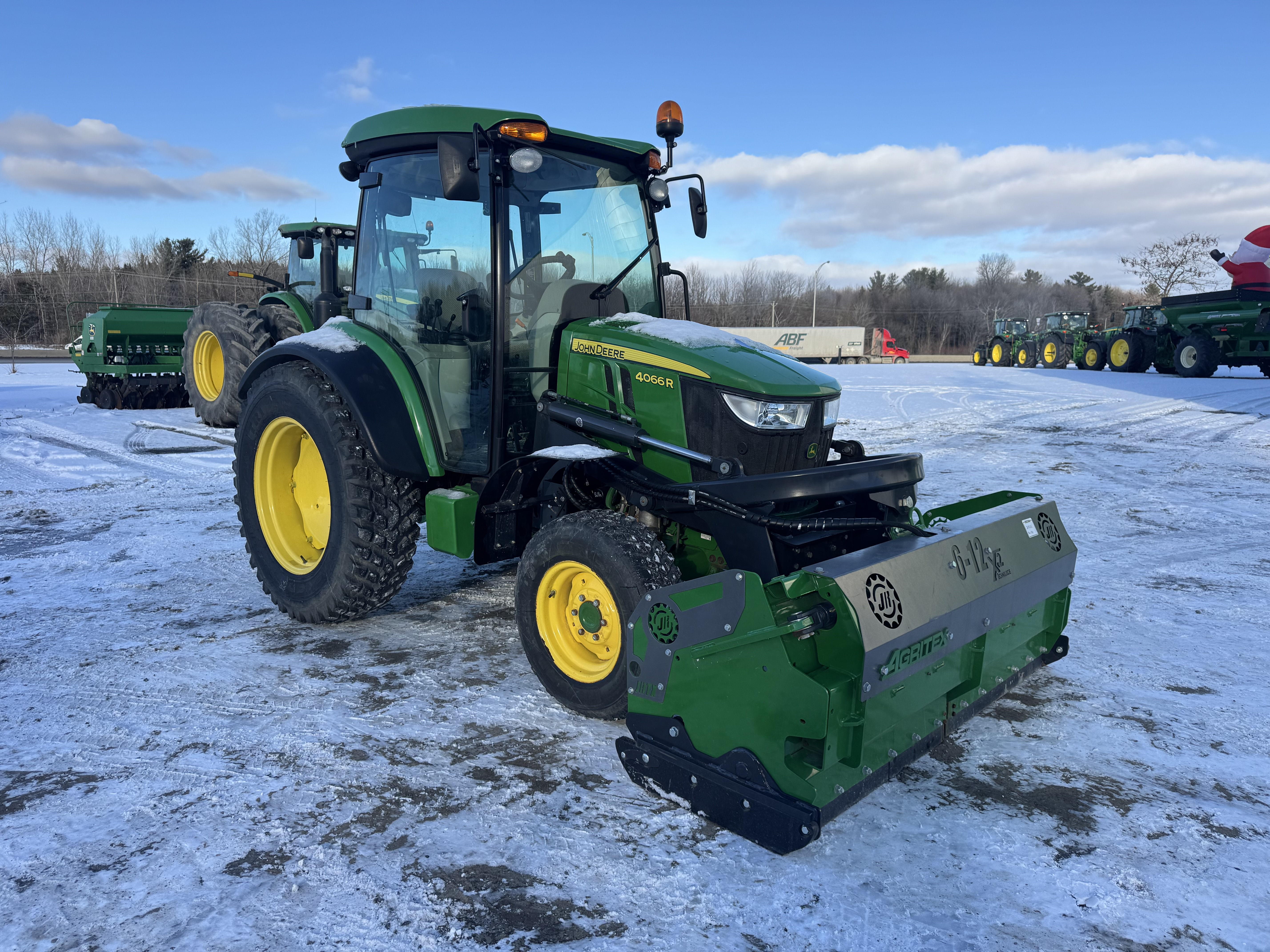 John Deere 4066R NOKIAN GRATTE