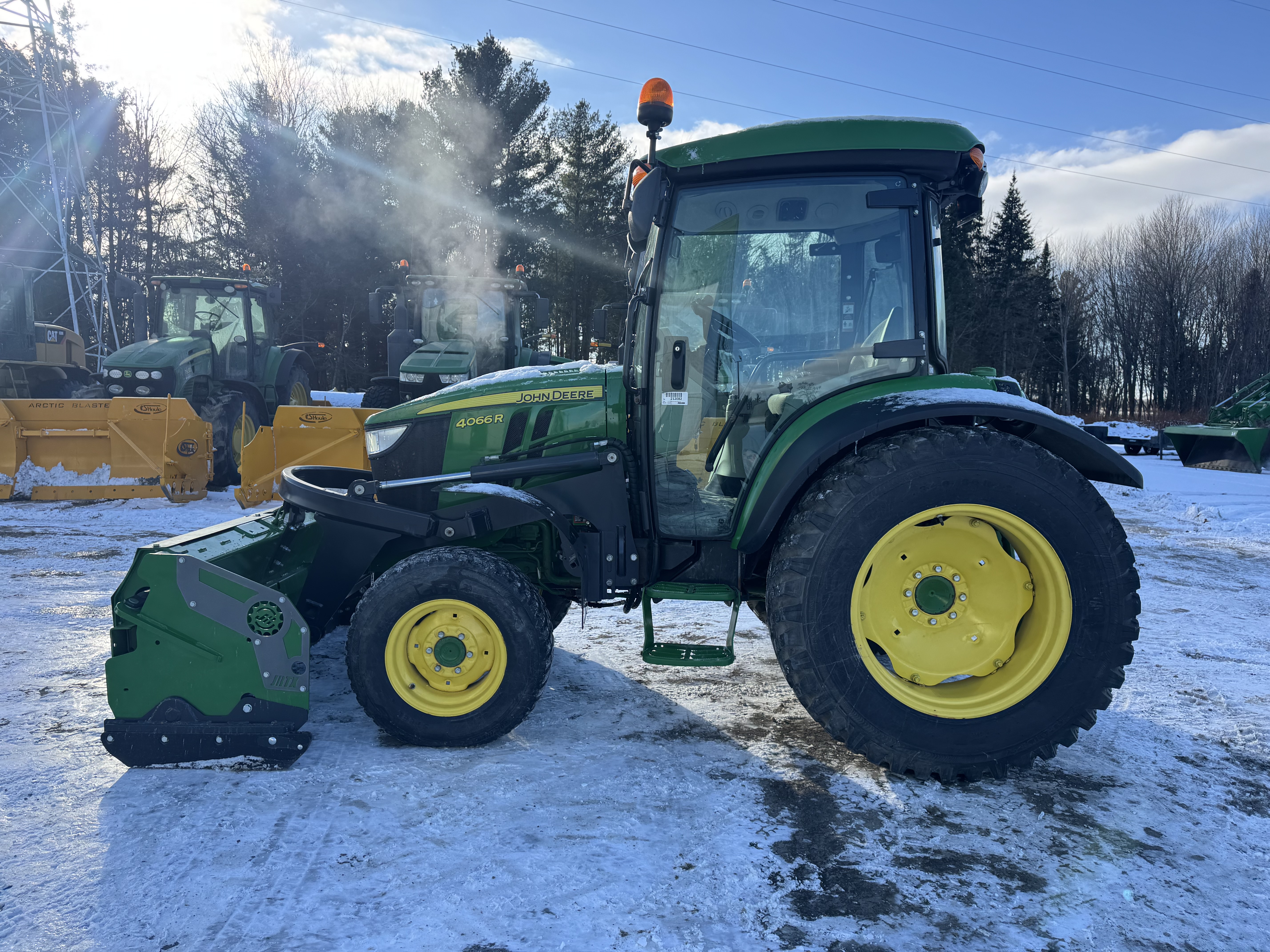 John Deere 4066R NOKIAN GRATTE