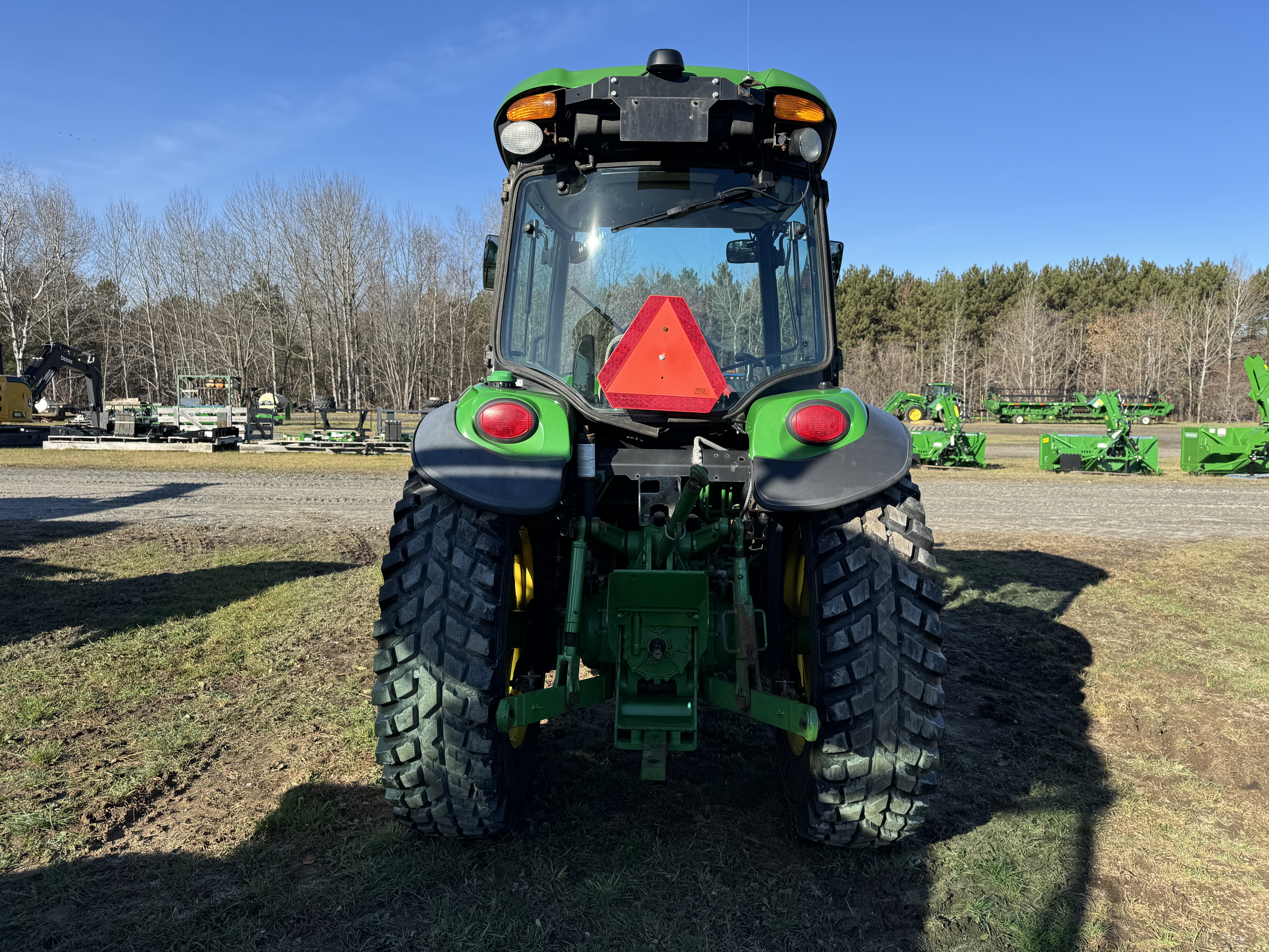 John Deere 4066R GRATTE NOKIAN    