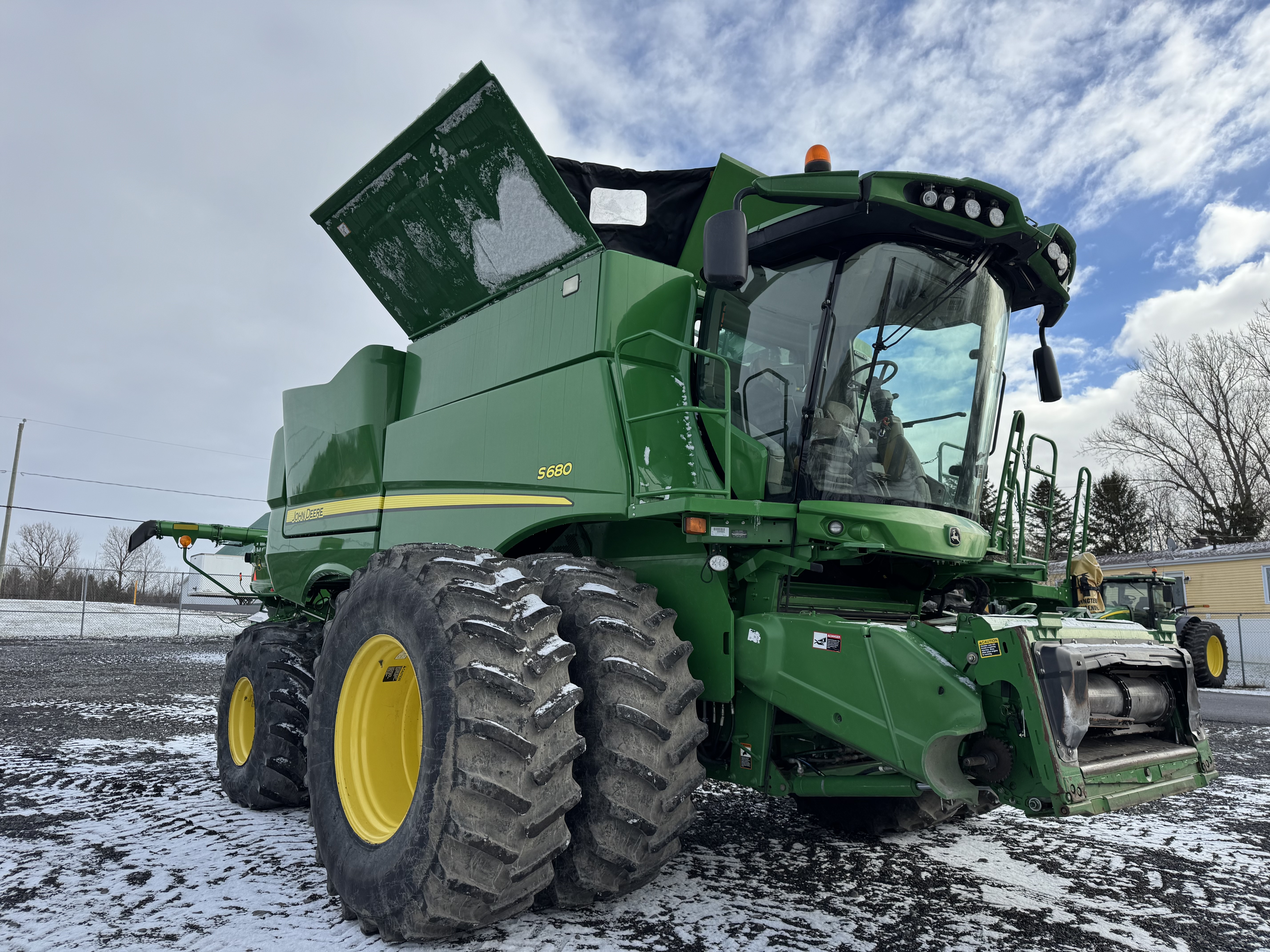 John Deere S680