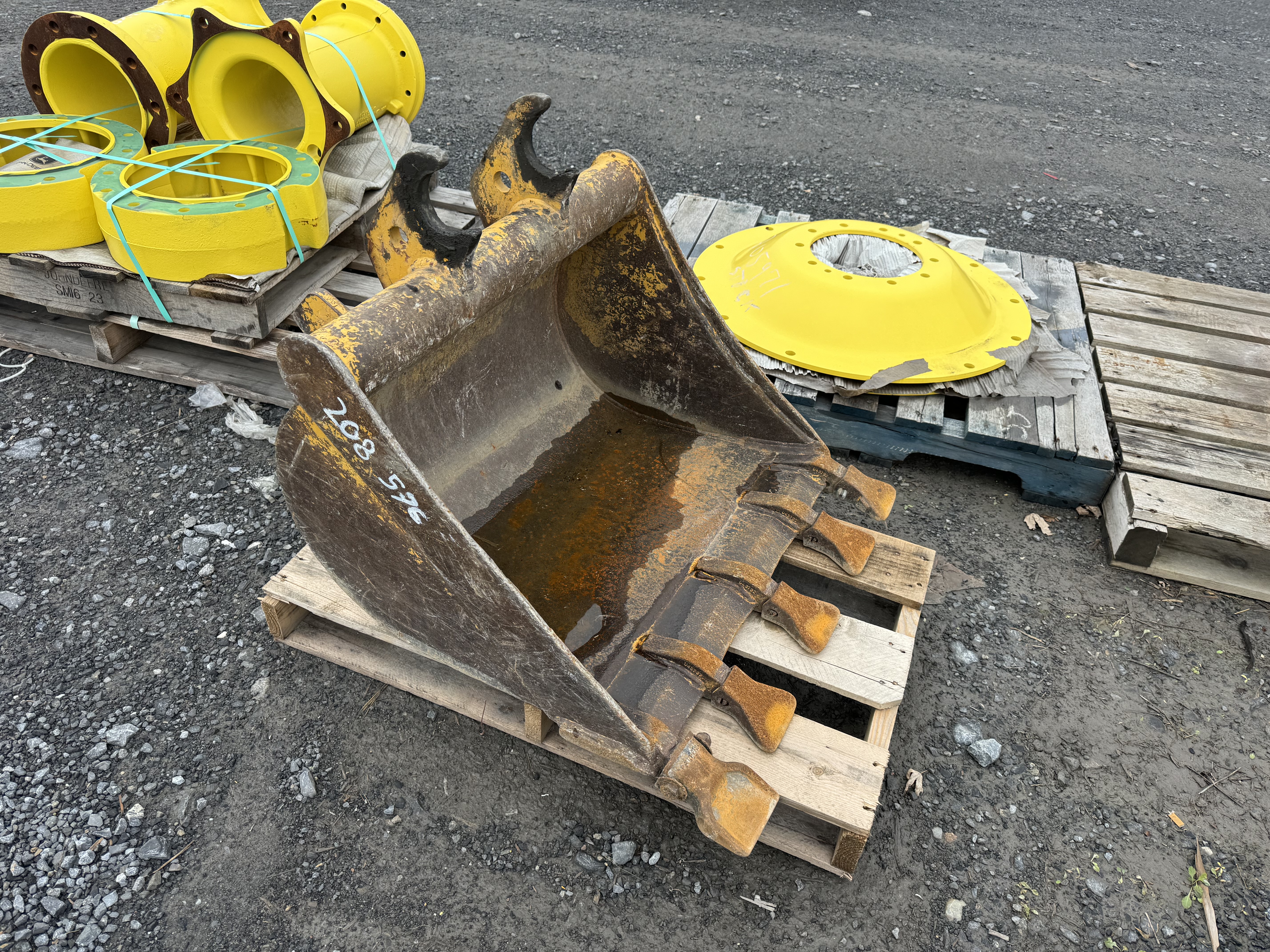 John Deere BUCKET A DENT 30 PC  Pour 50G