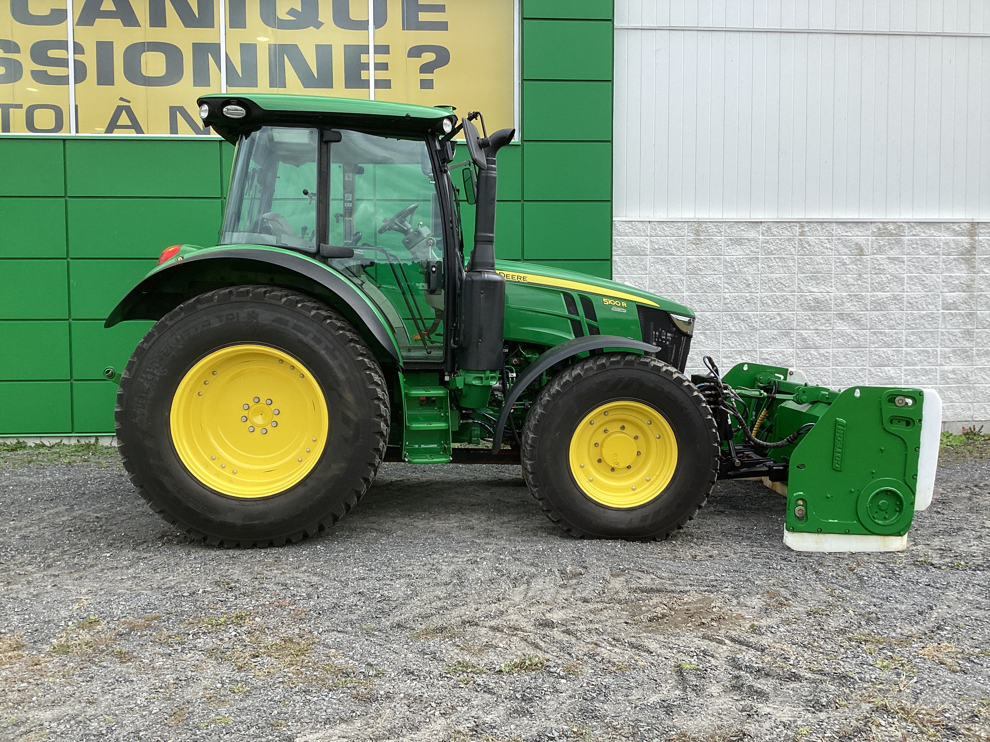 John Deere 5100R NOKIAN GRATTE