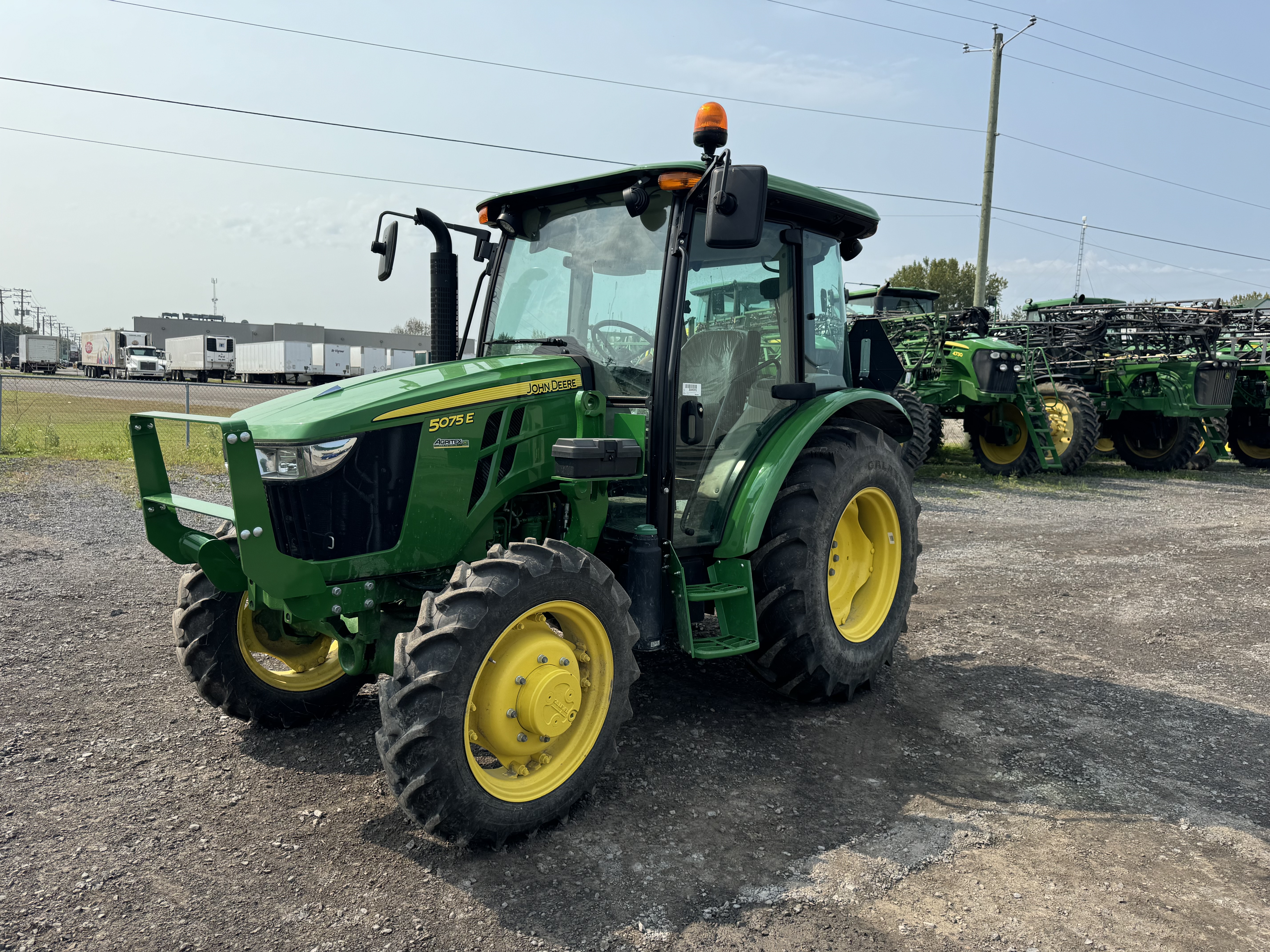 John Deere 5075E