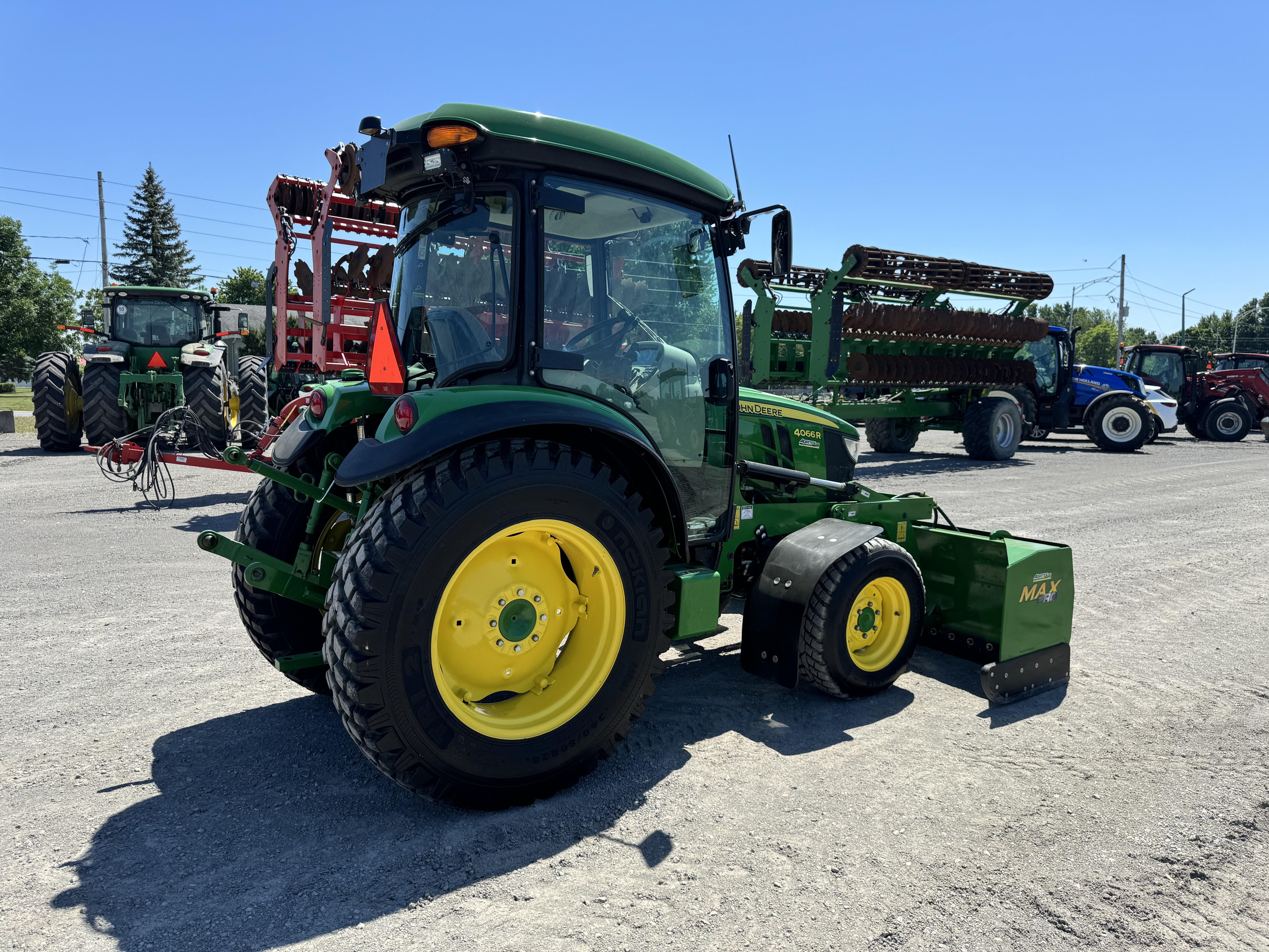 John Deere 4066R GRATTE NOKIAN   