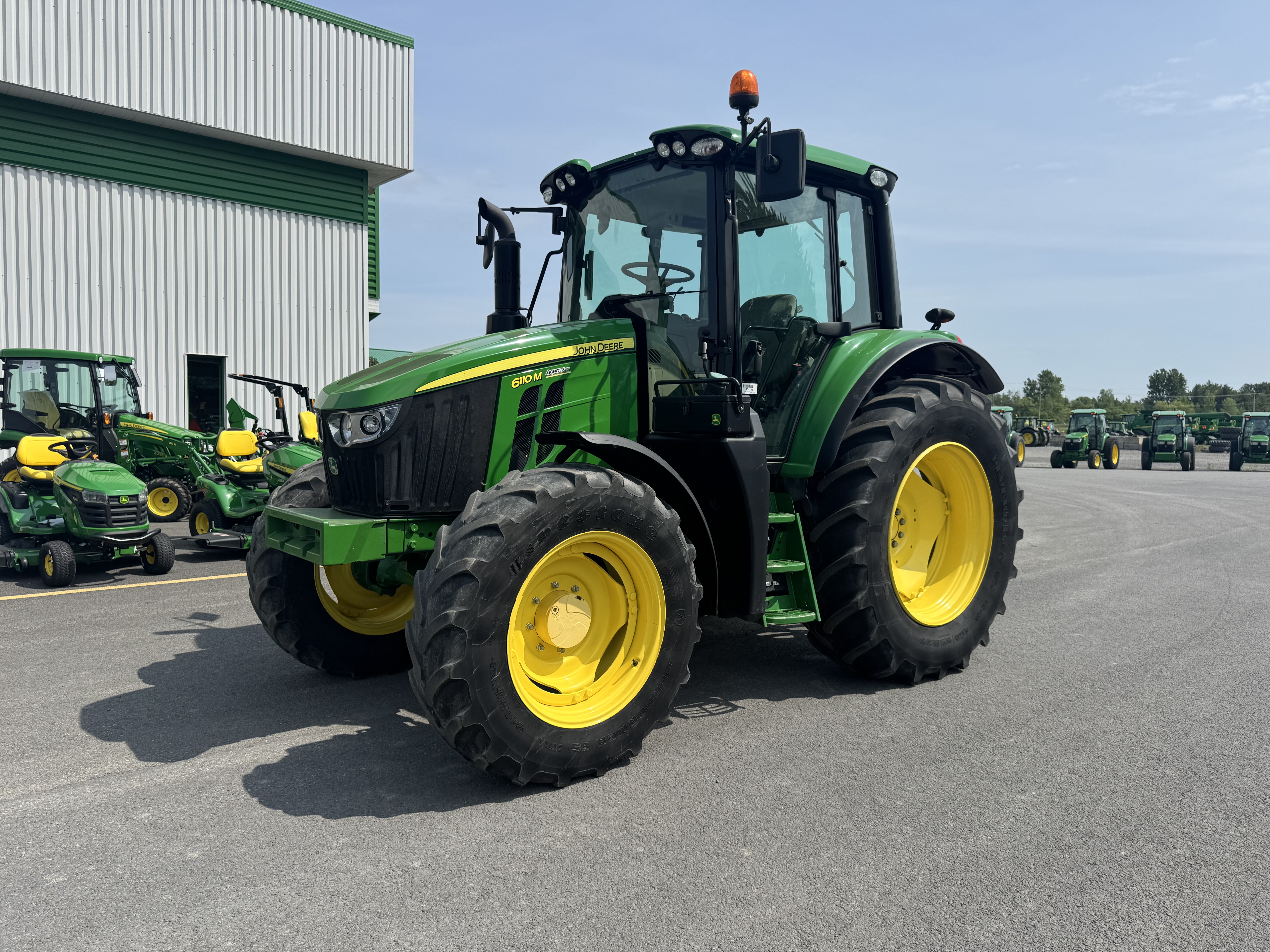 John Deere 6110M