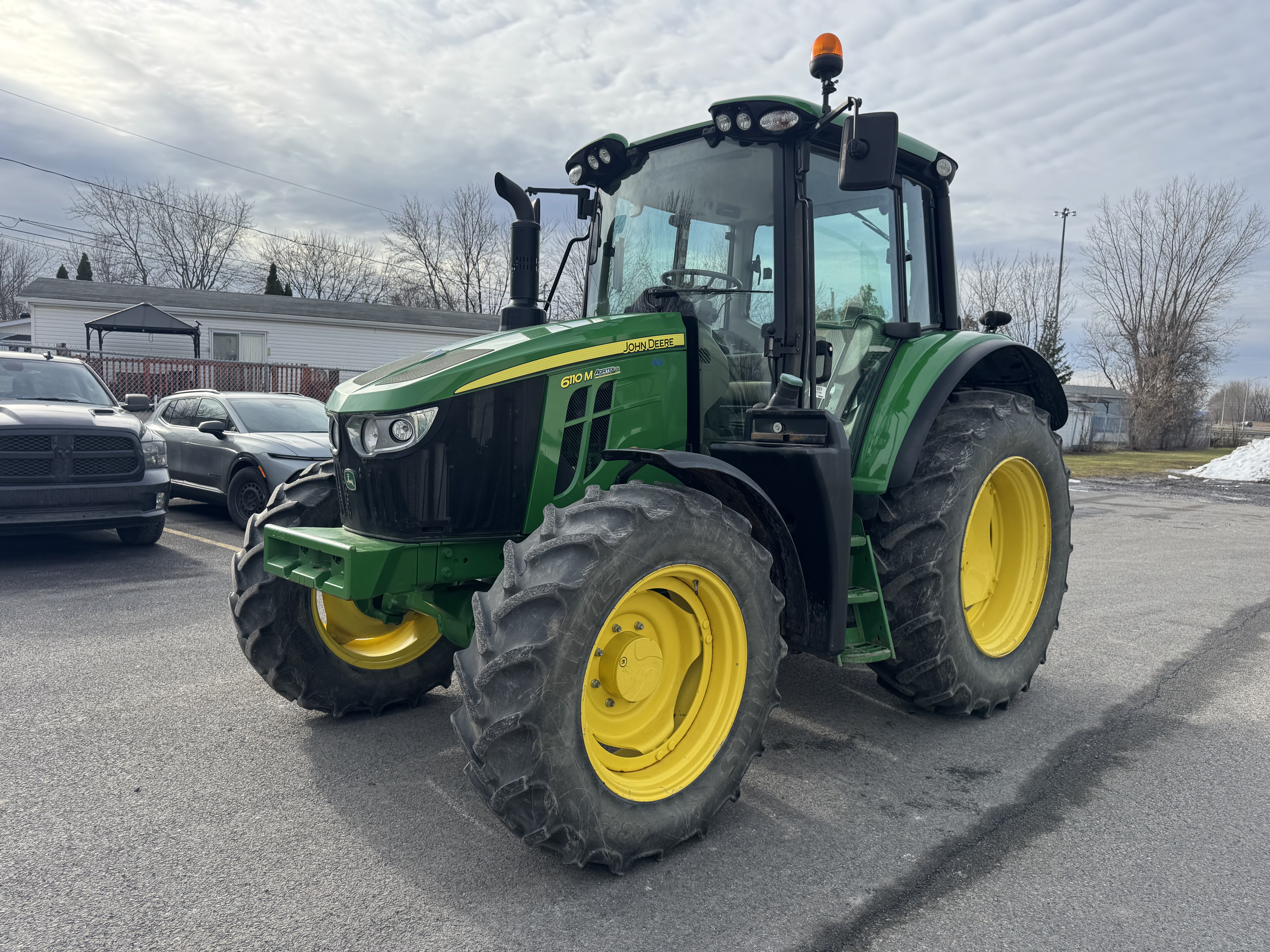 John Deere 6110M