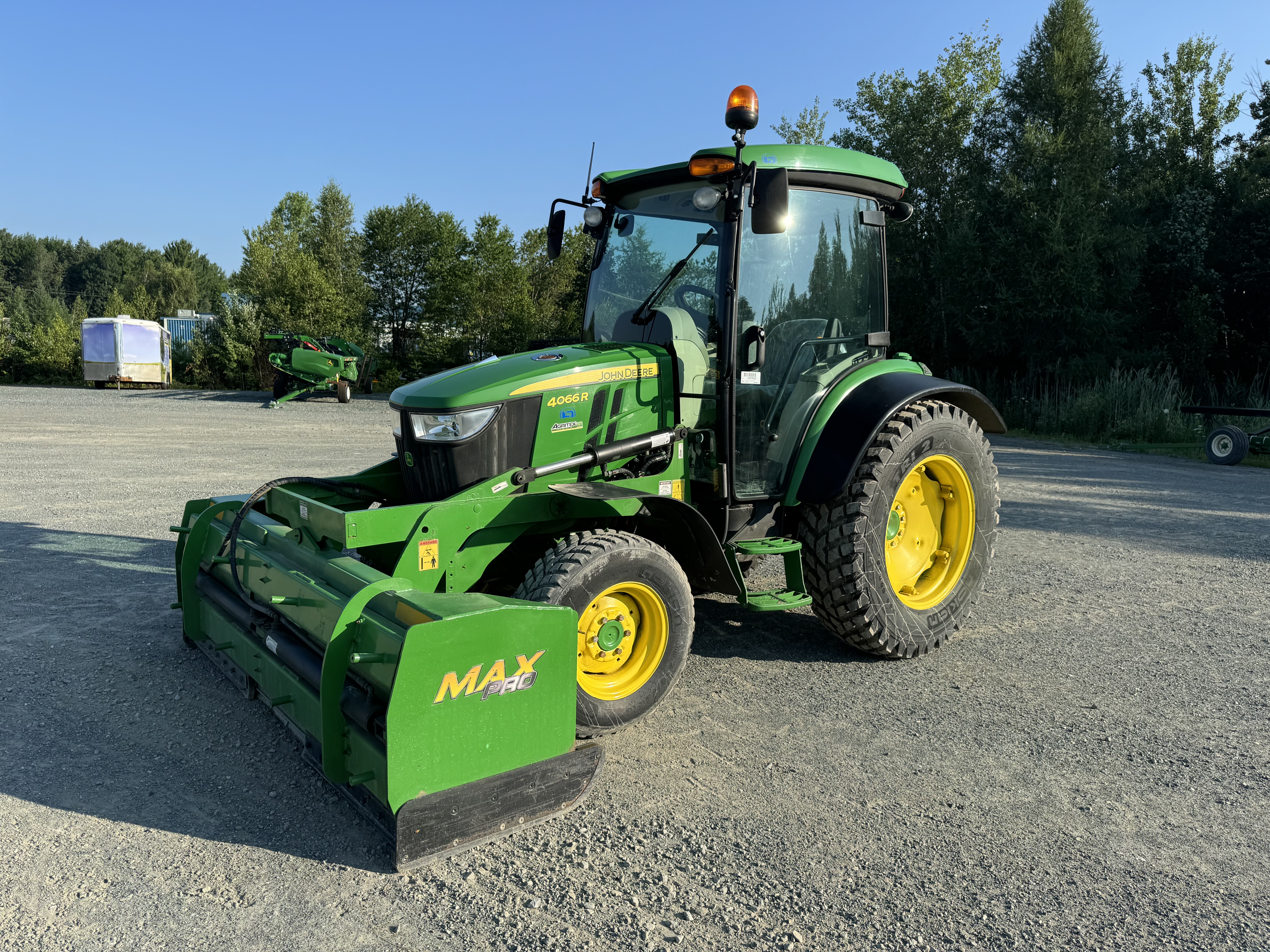 John Deere 4066R GRATTE NOKIAN  
