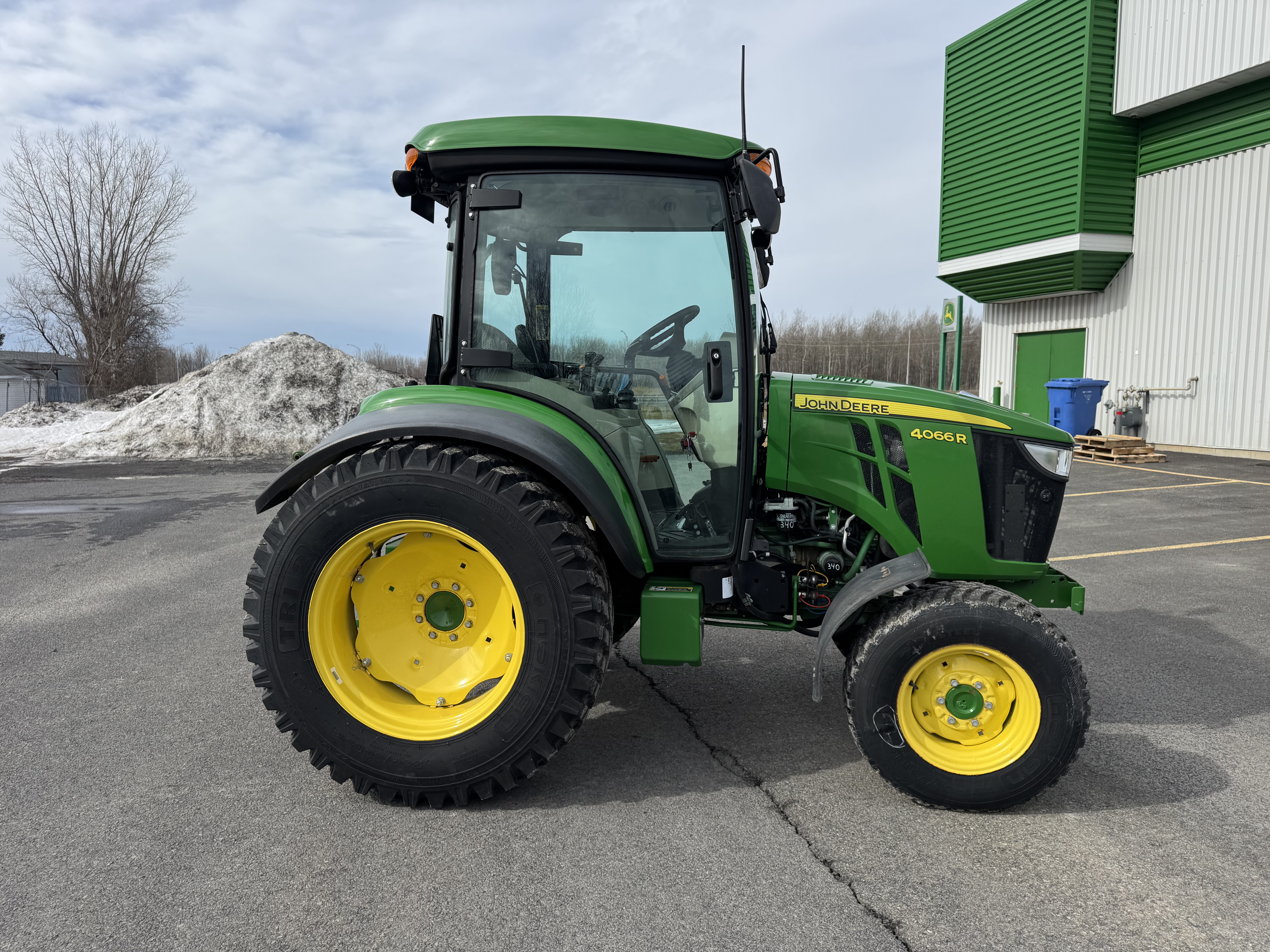 John Deere 4066R NOKIAN 