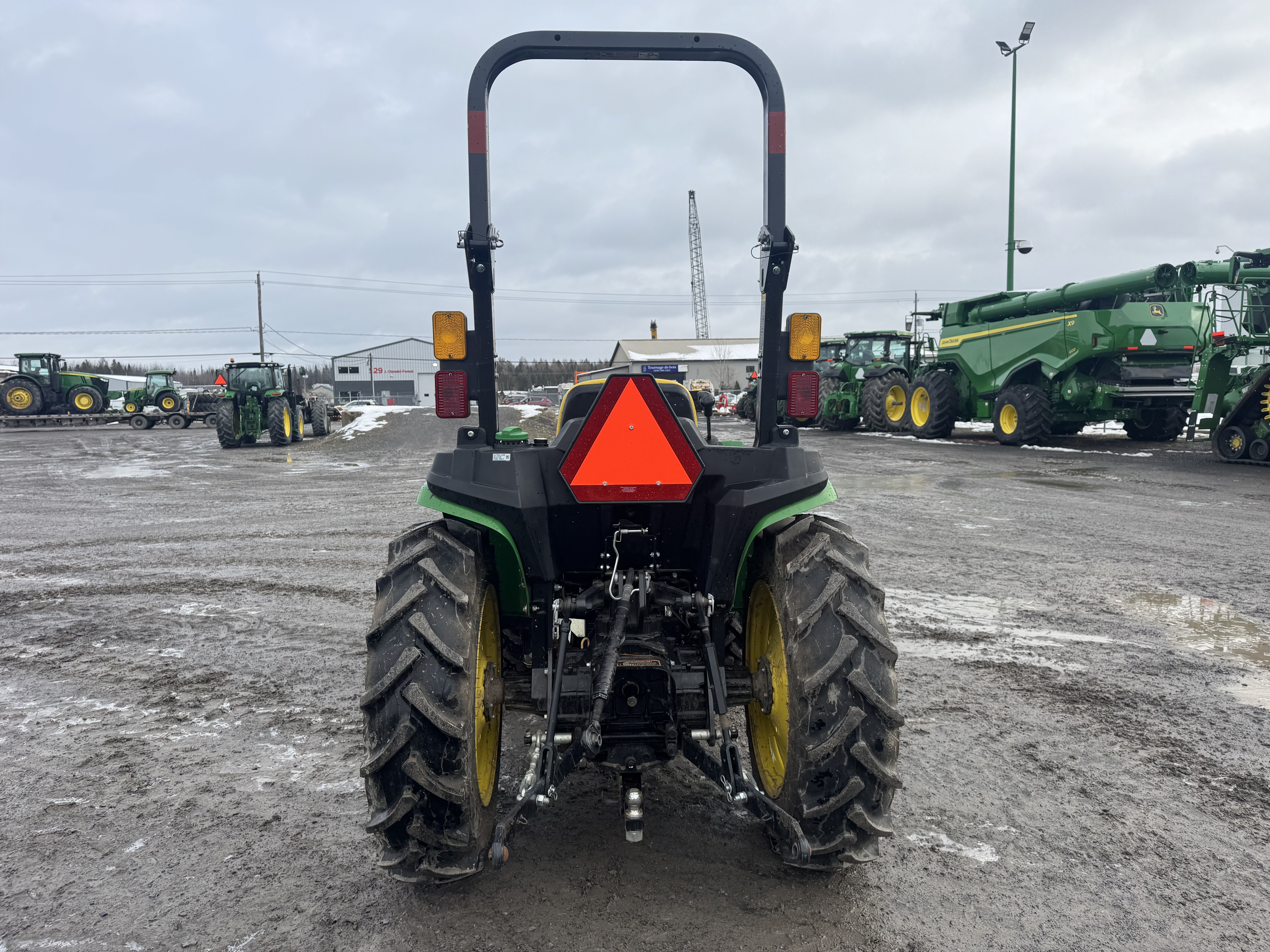 John Deere 3032E