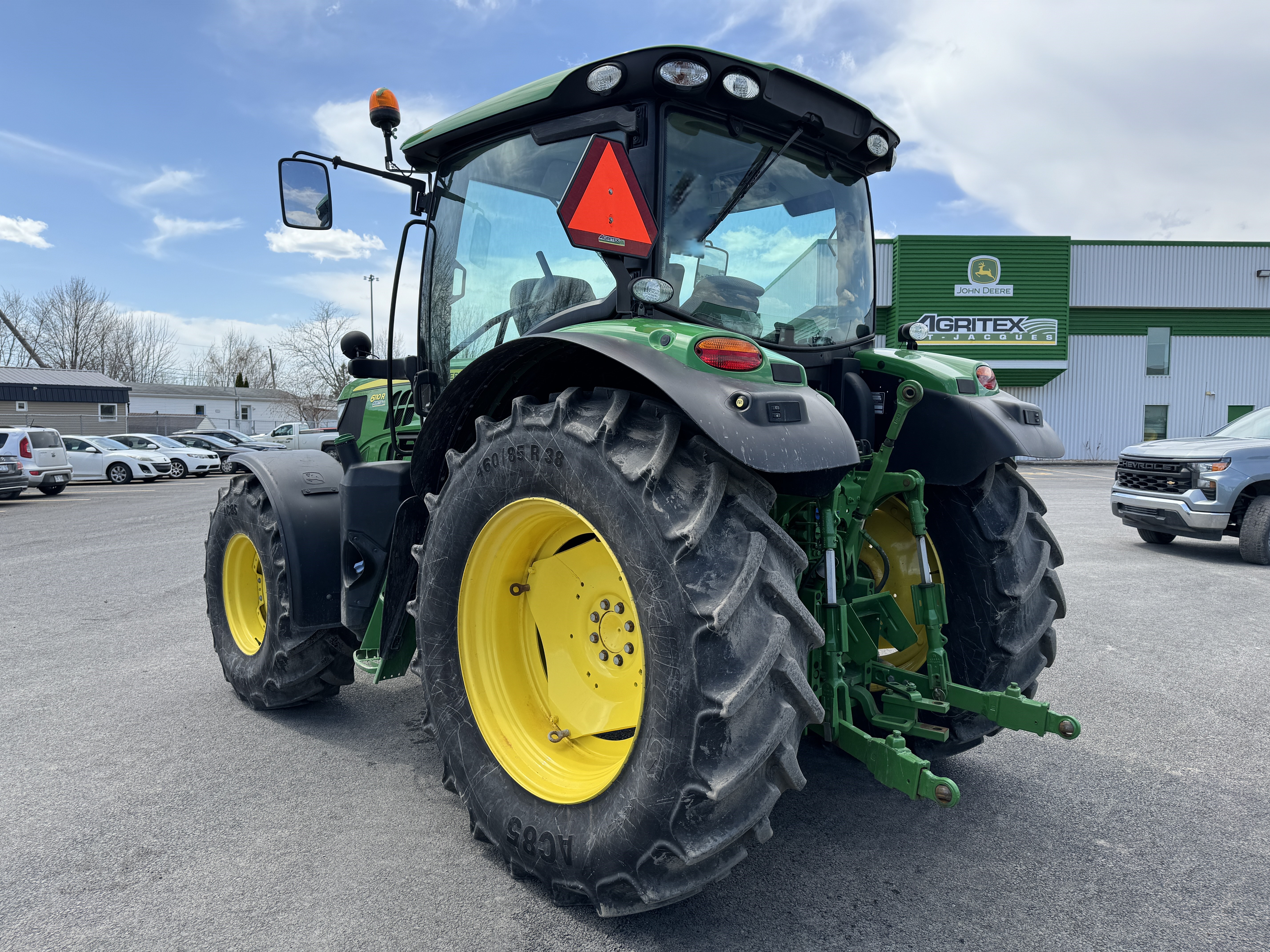 John Deere 6110R 