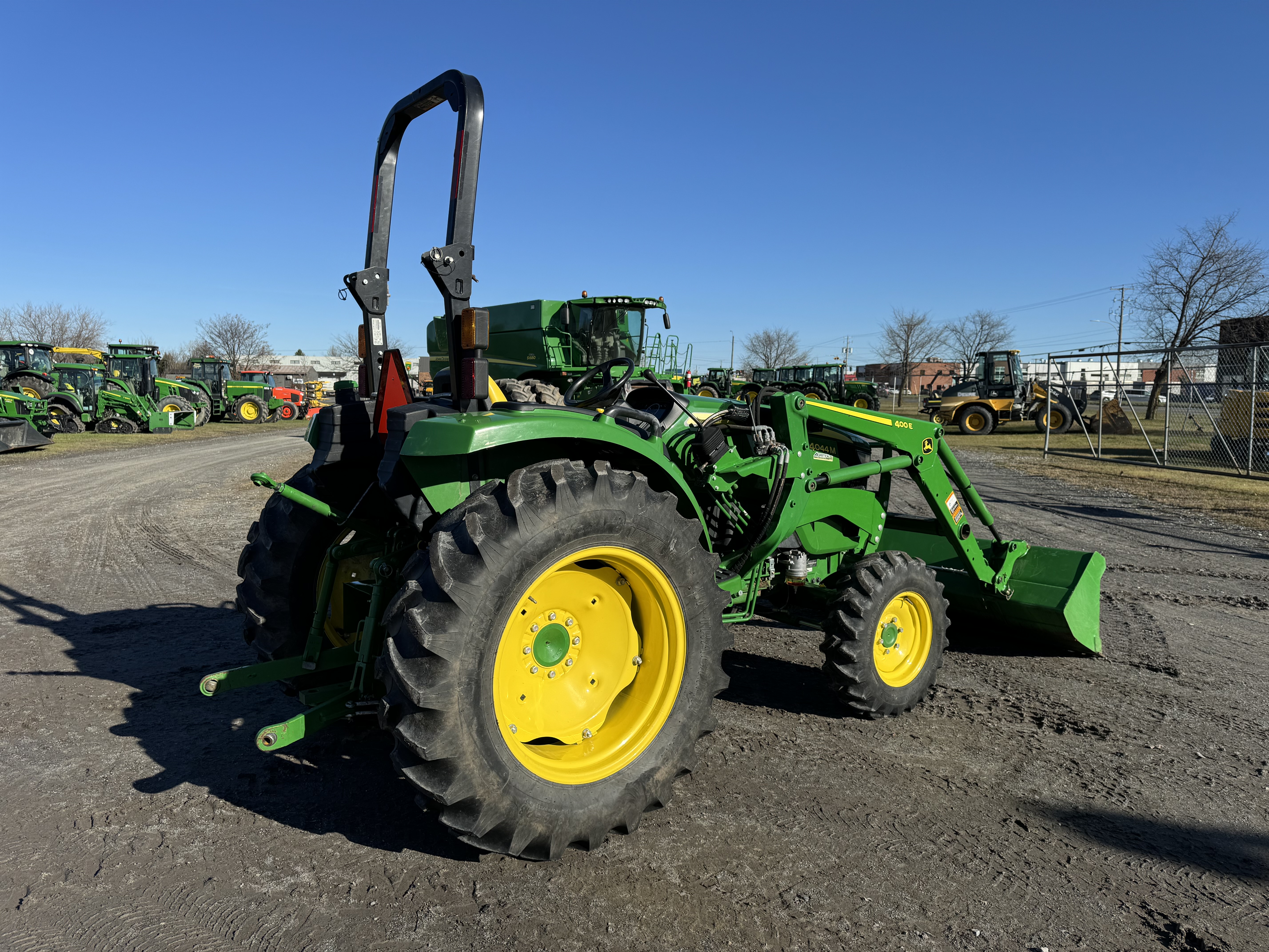 John Deere 4044M