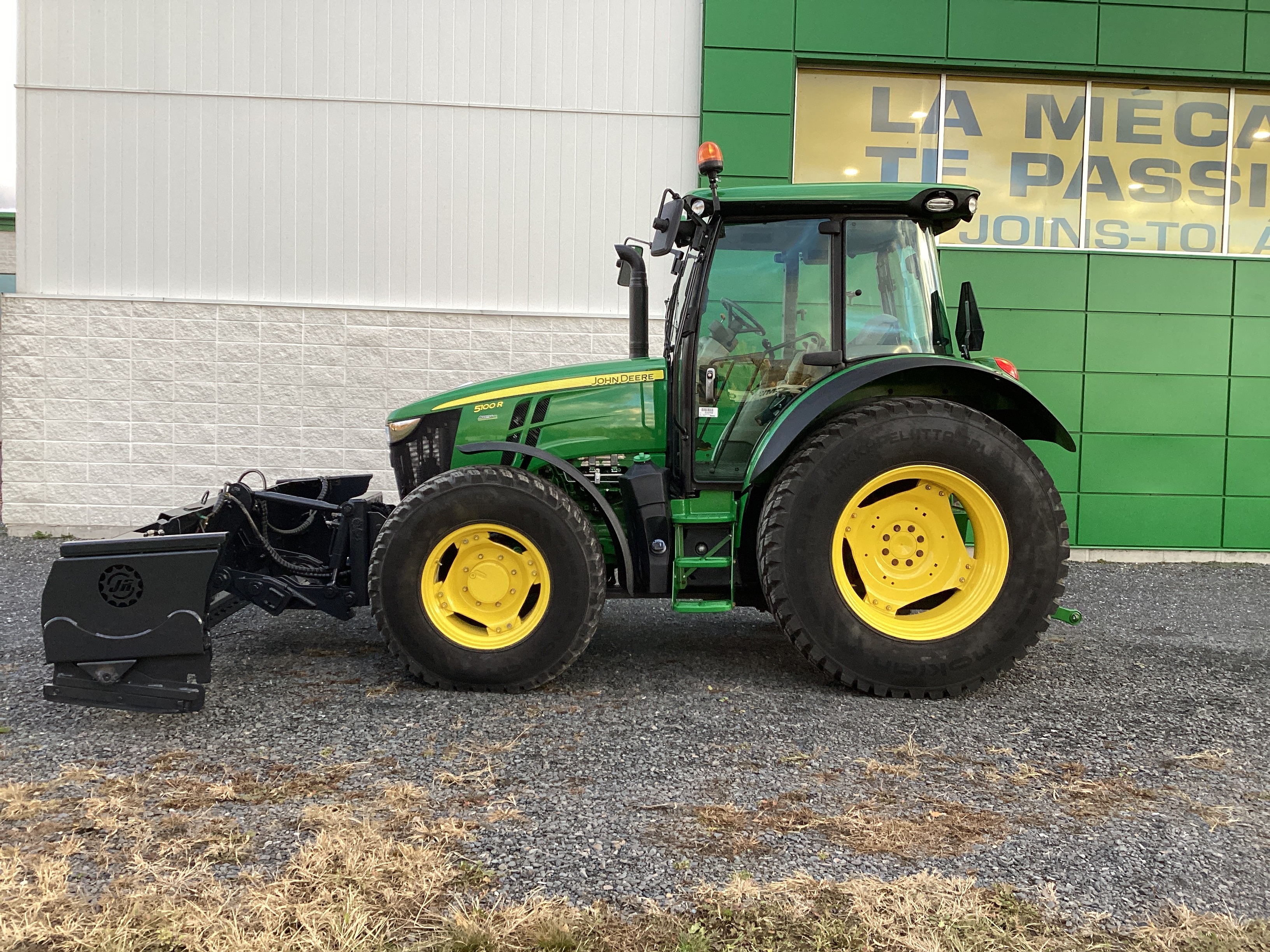 John Deere 5100R