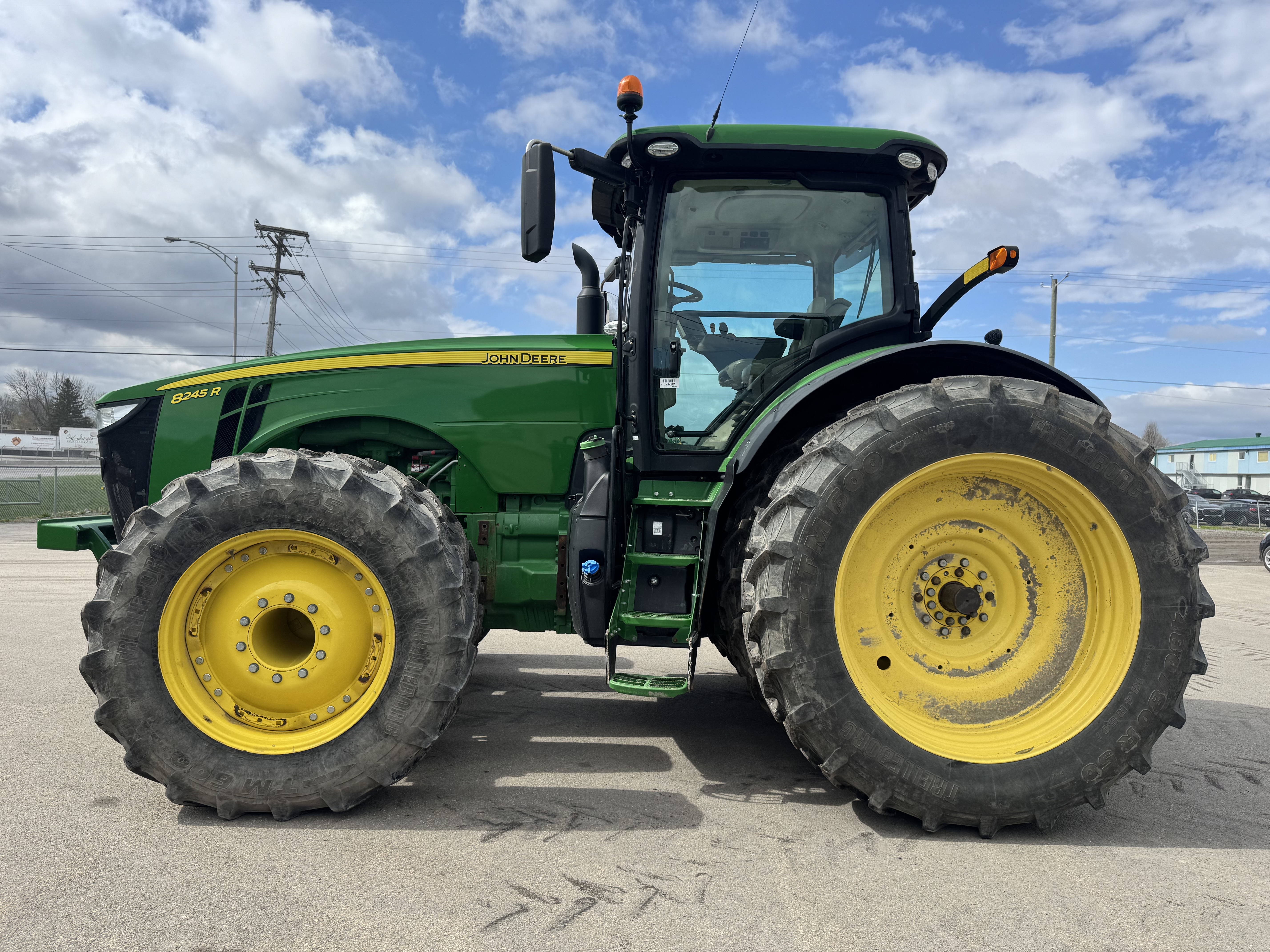 John Deere 8245R 