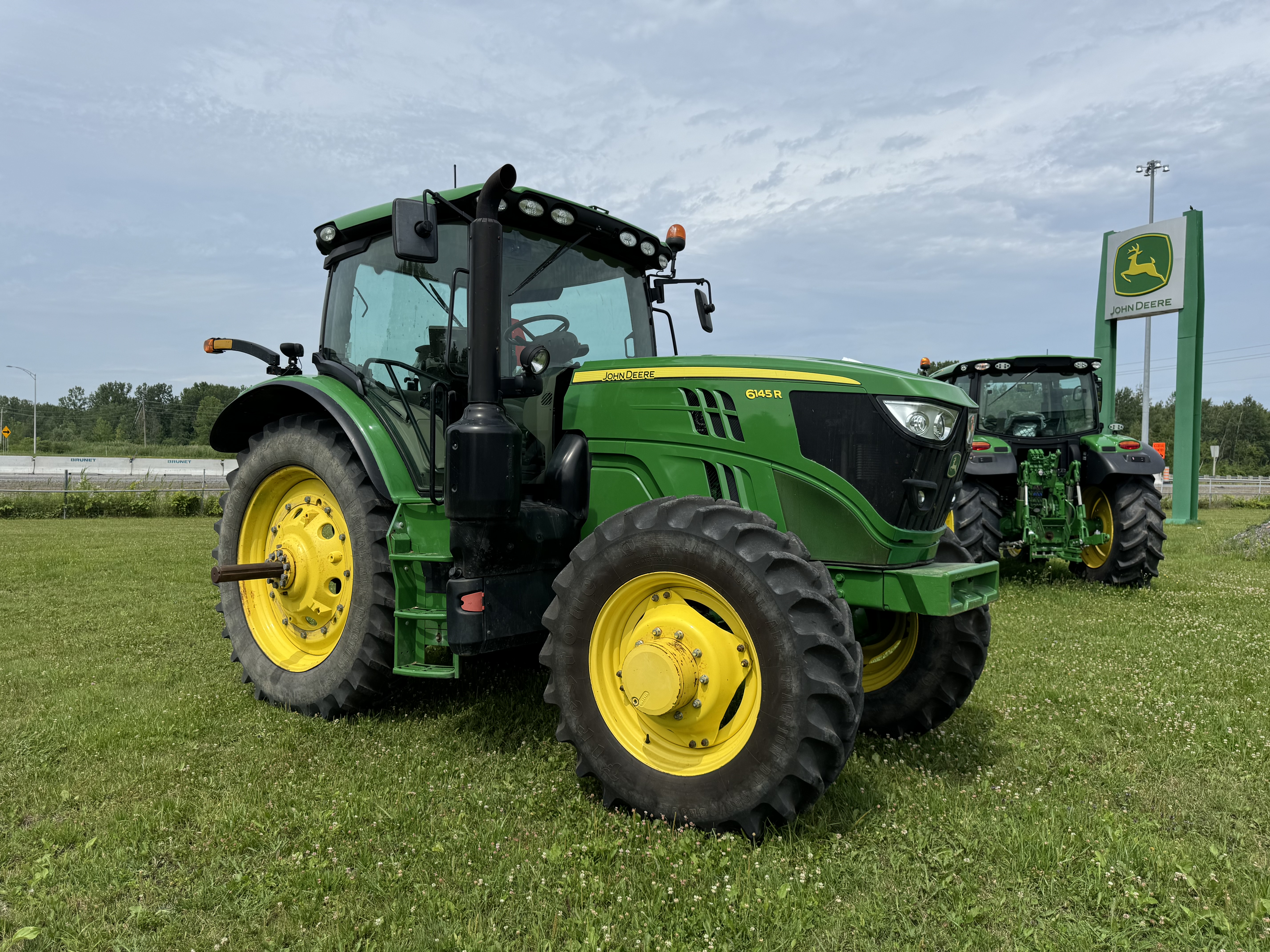 John Deere 6145R 