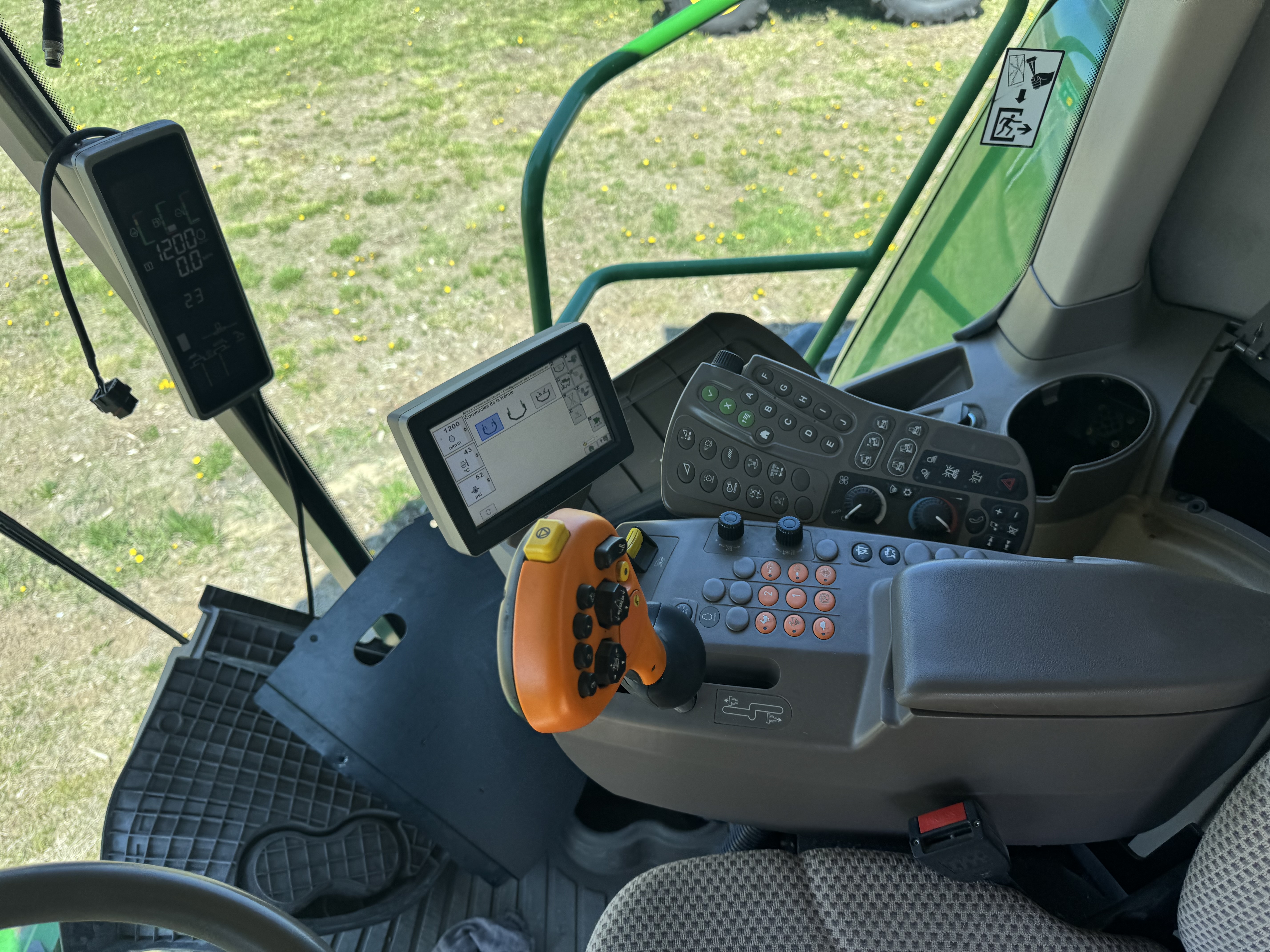 John Deere S670