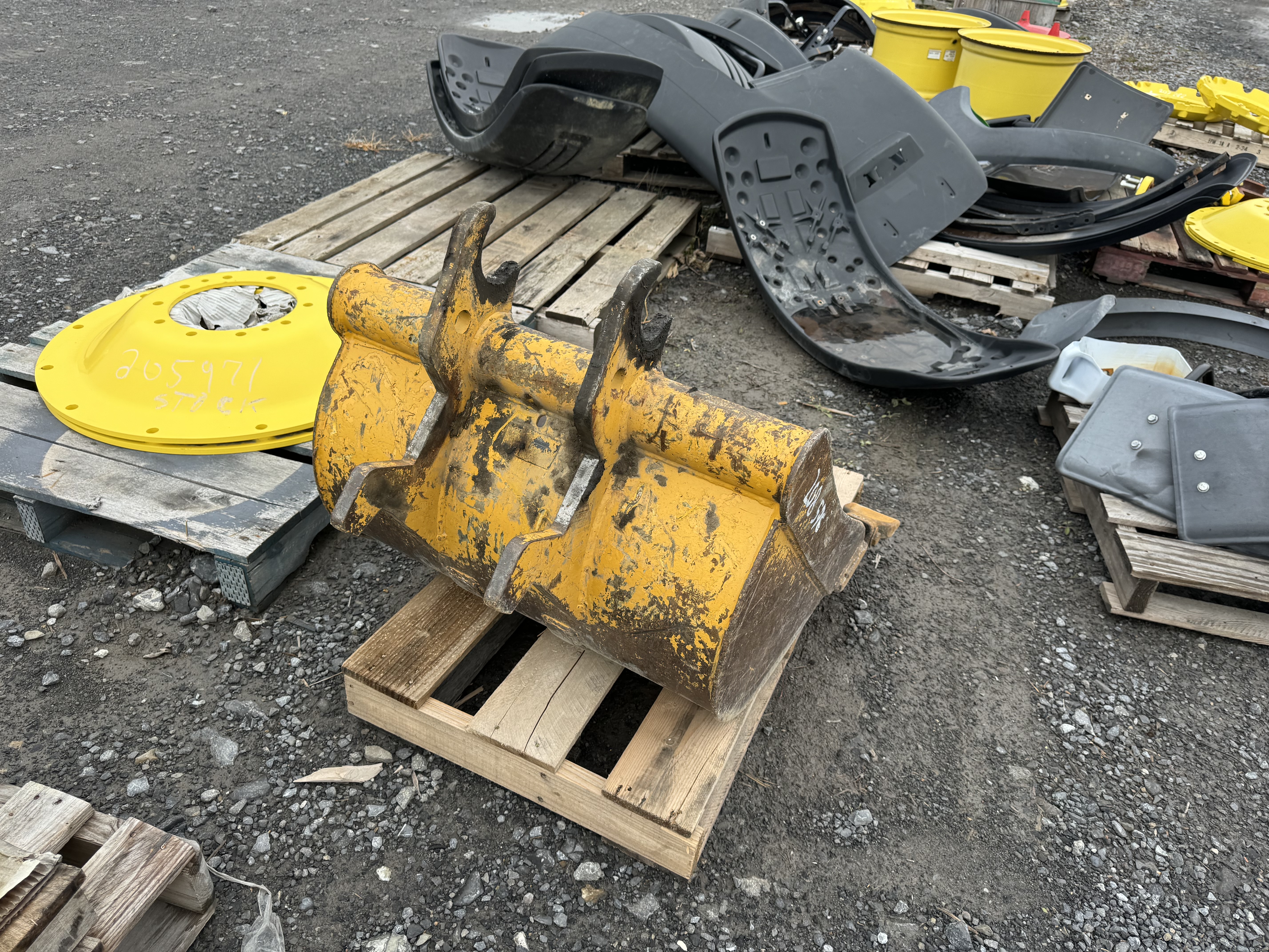 John Deere BUCKET A DENT 30 PC  Pour 50G