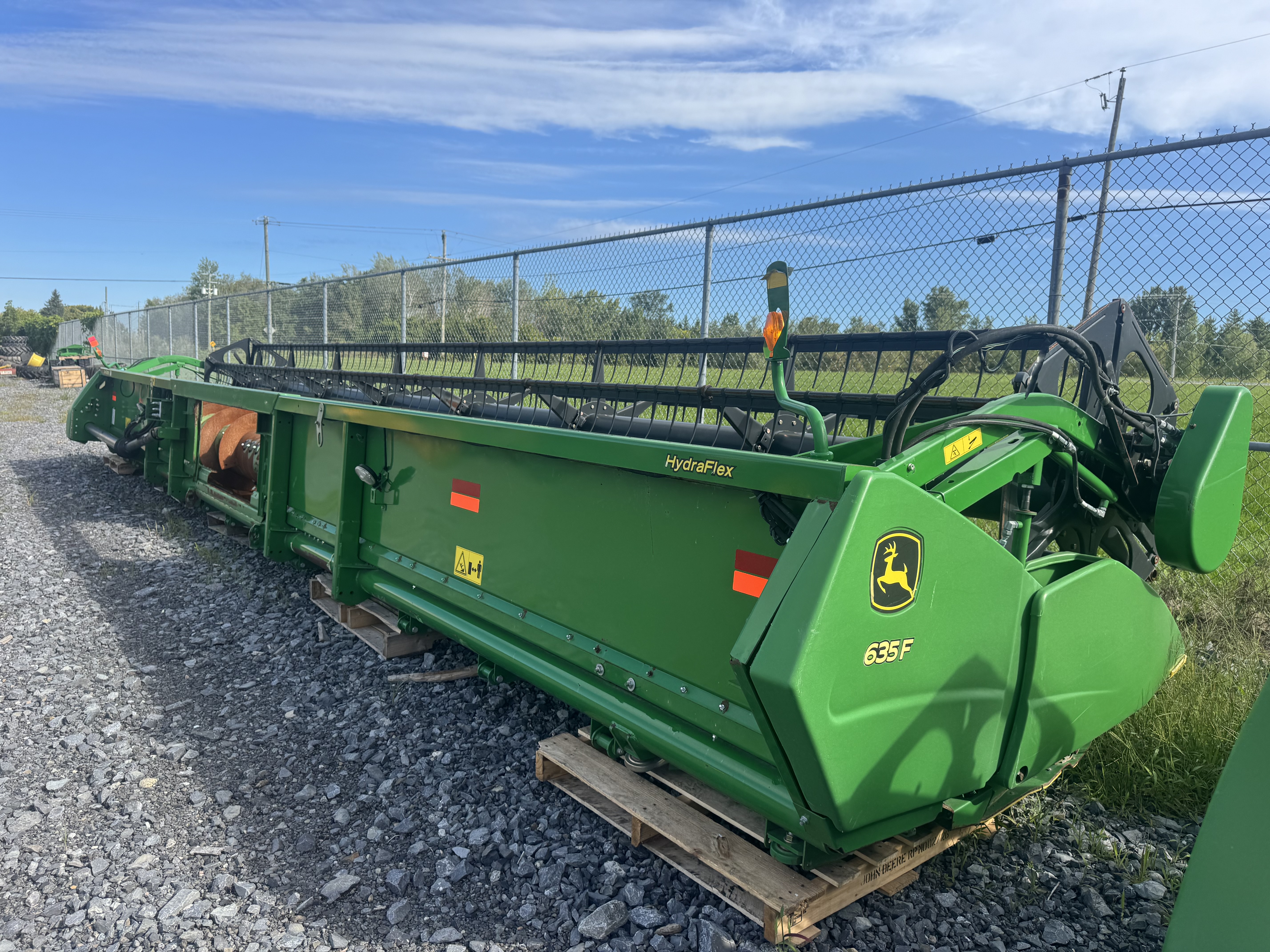 John Deere 635F